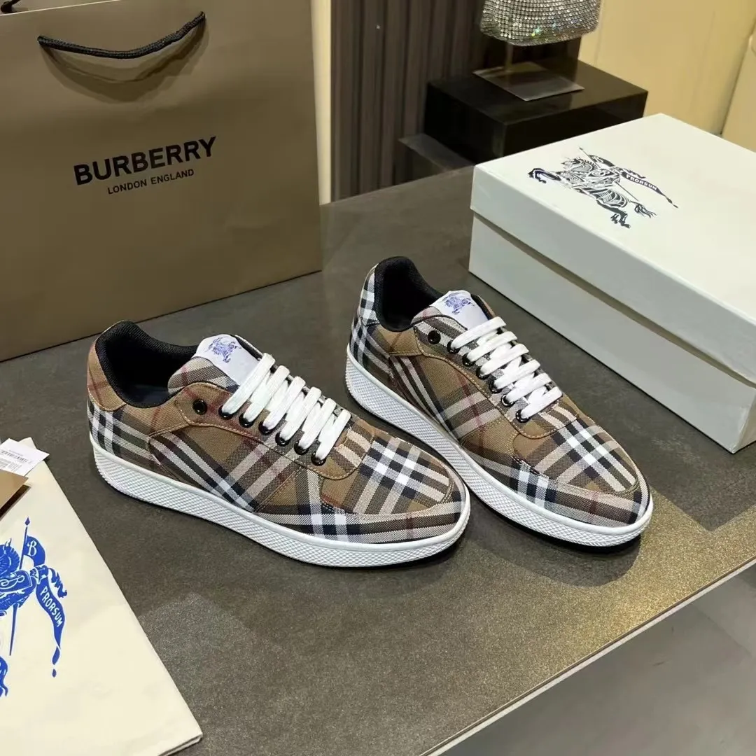 BURBERRY 2024新作 深蓝色格纹运动鞋 - 画像 (9)