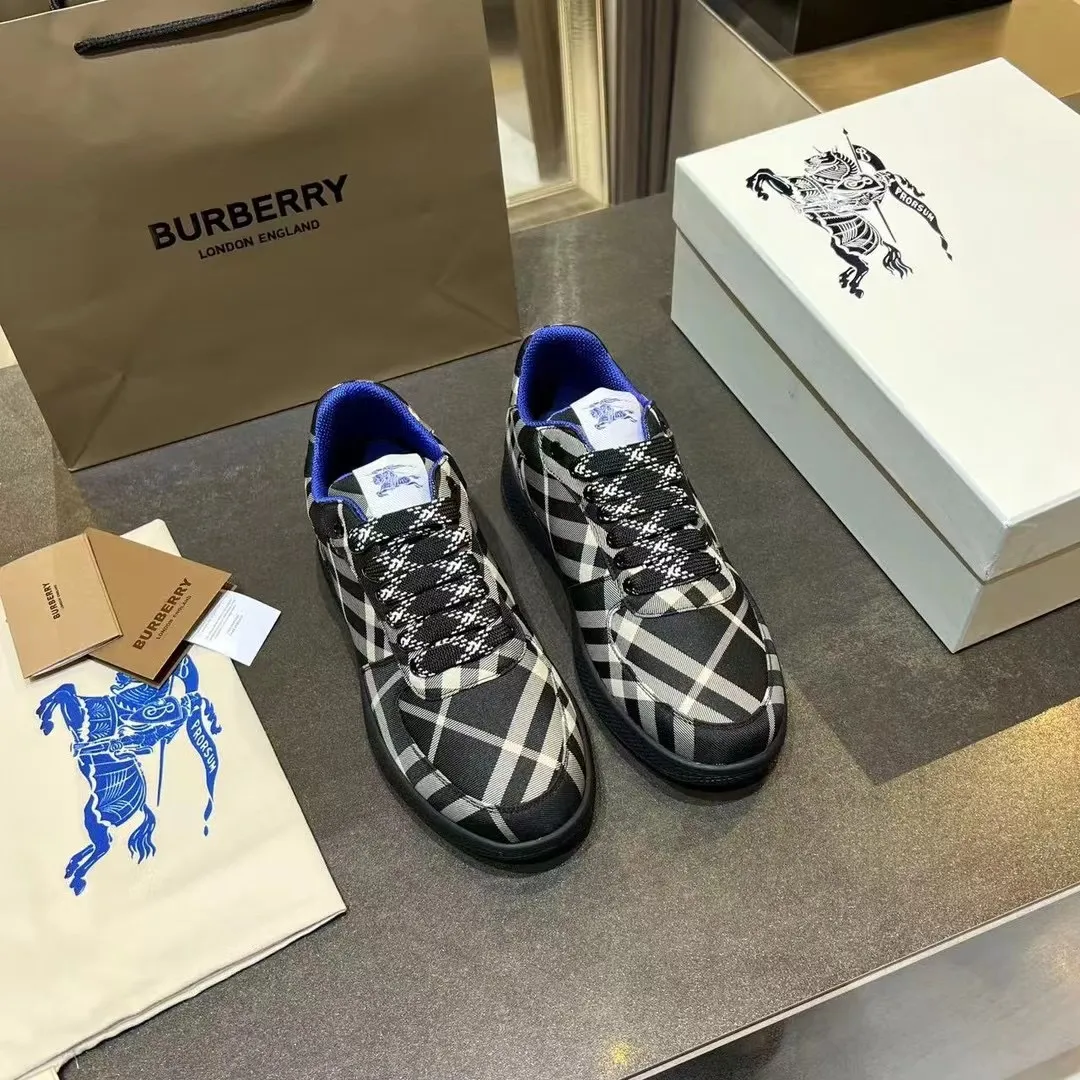 BURBERRY 2024新作 ブラック格子柄スニーカー