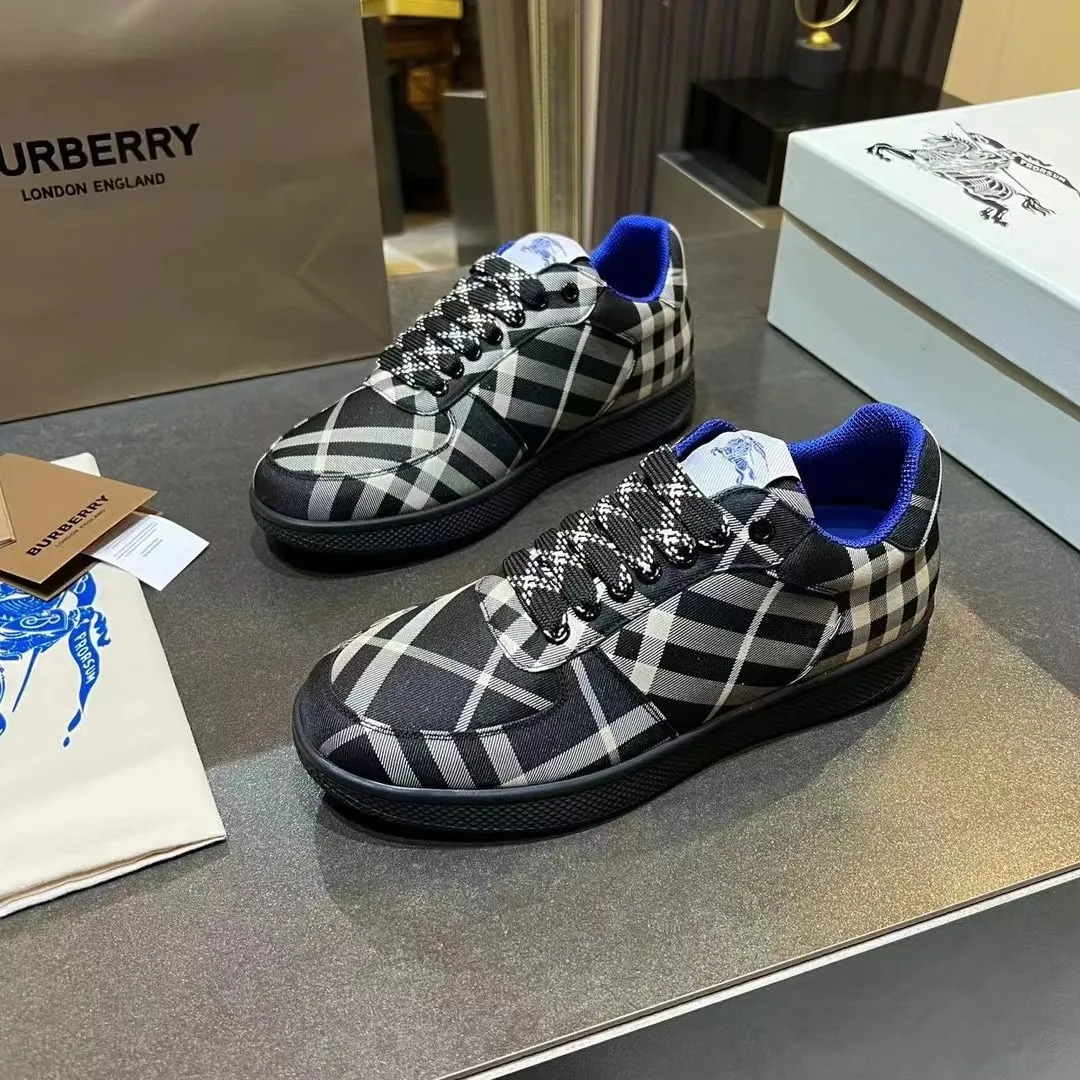 BURBERRY 2024新作 ブラック格子柄スニーカー - 画像 (4)