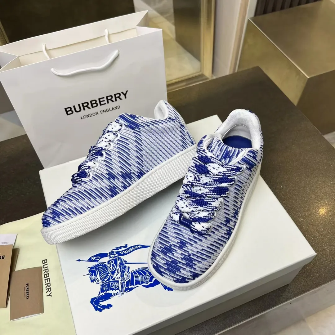 BURBERRY ブルーニットスニーカー 系帯クローズ - 画像 (7)
