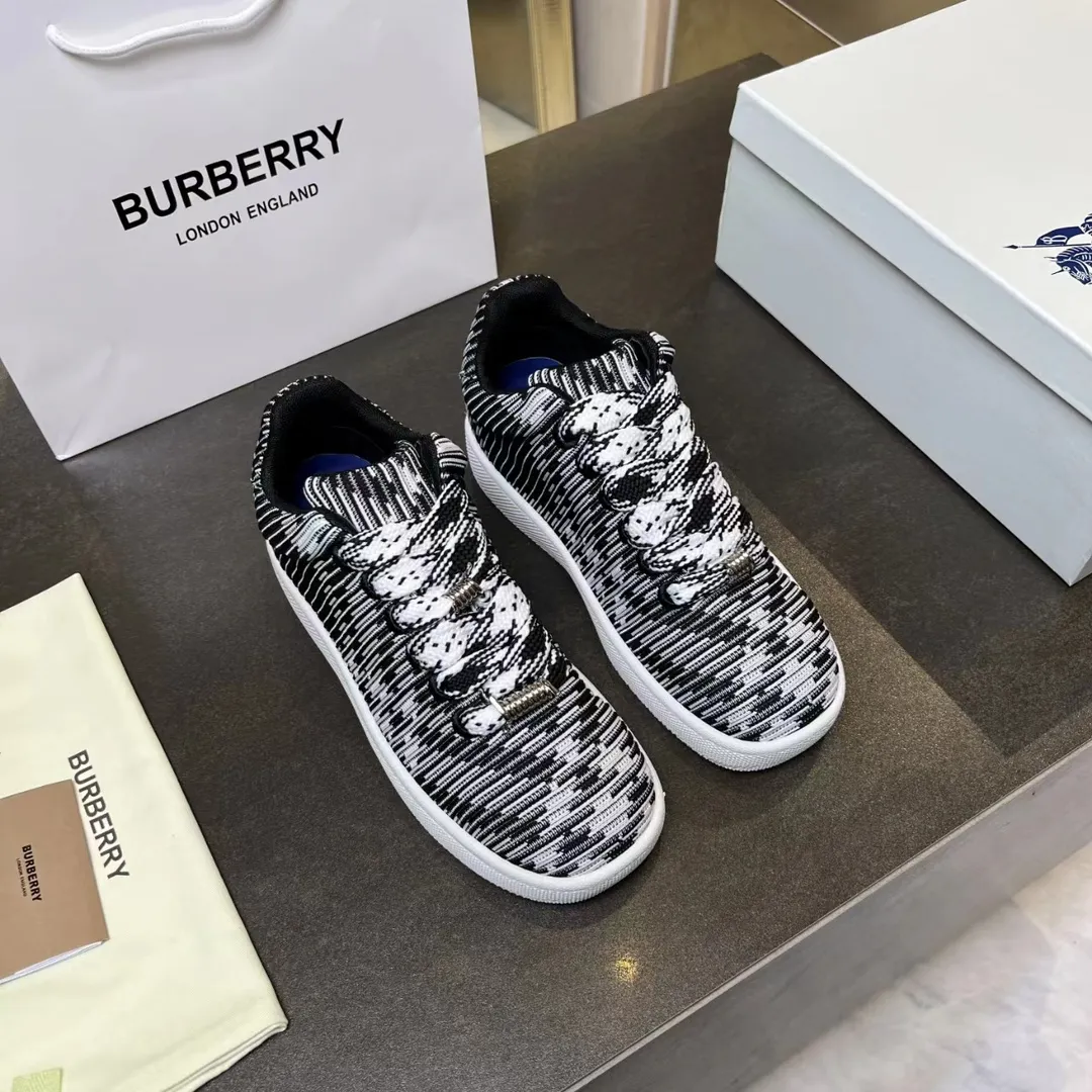 BURBERRY イタリア製ストレッチナイロンスニーカー ブラックチェック柄