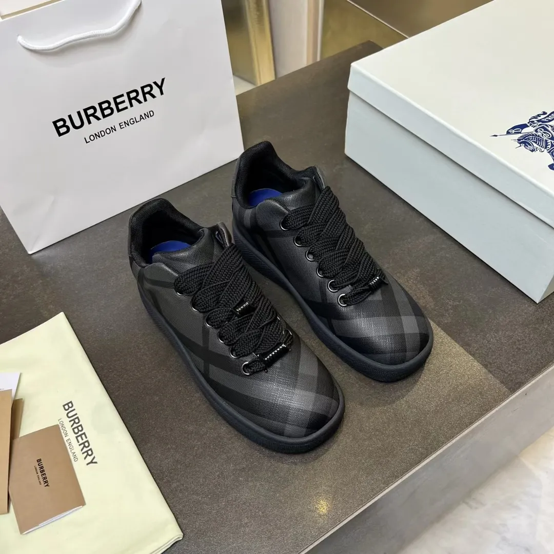 BURBERRY イタリア製グレーニットスニーカー
