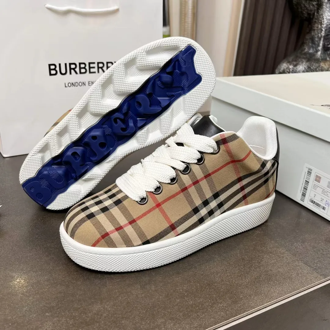 BURBERRY 2024 イタリア製チェック柄スニーカー ベージュ - 画像 (4)