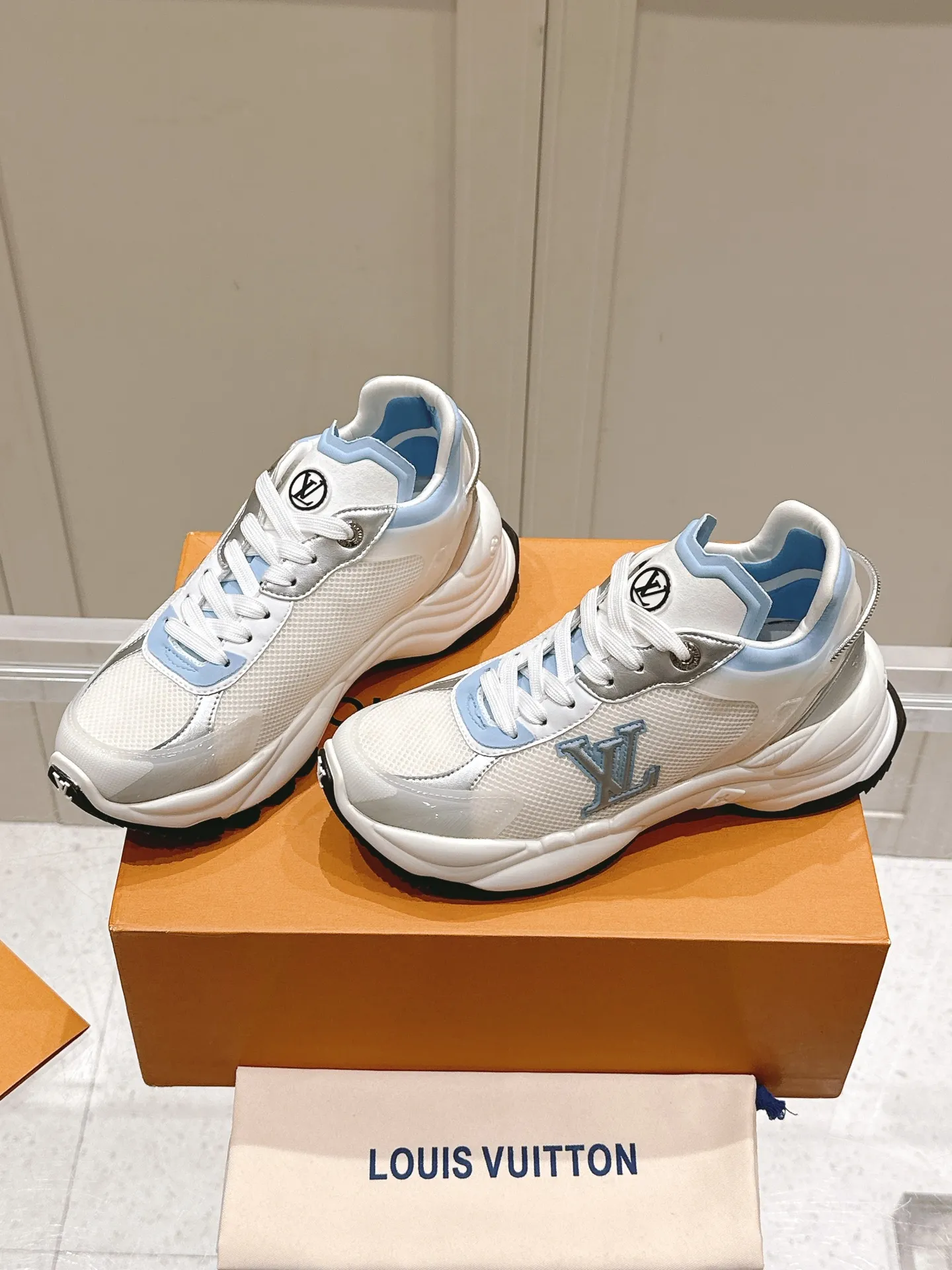 LV RUN 55 スニーカー ホワイトブルー - 画像 (4)