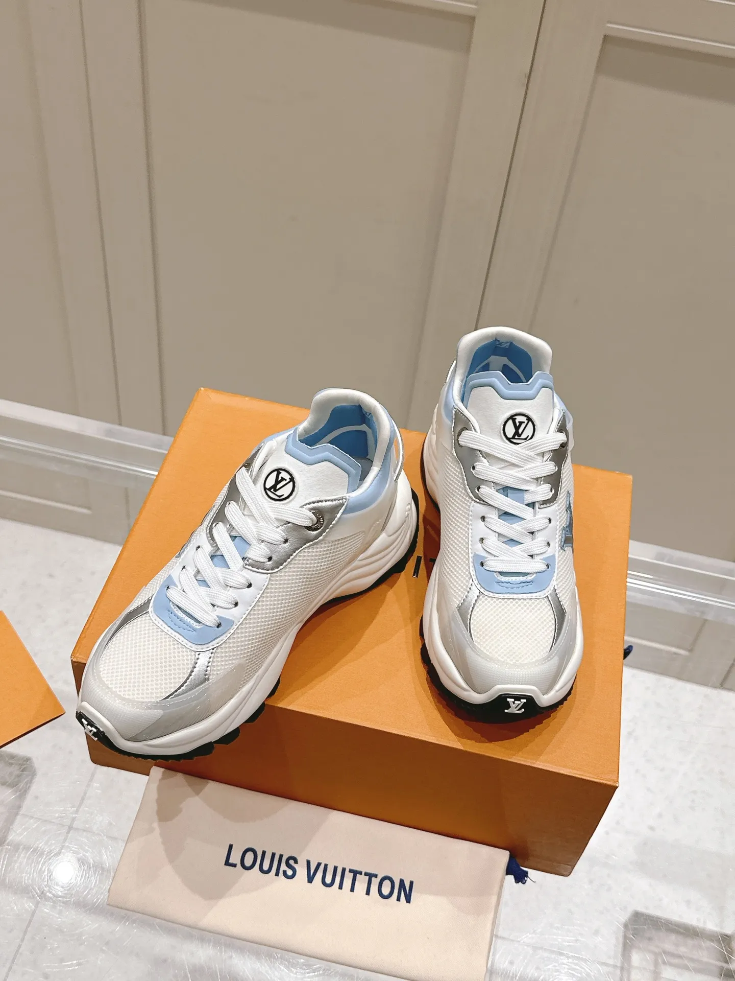 LV RUN 55 スニーカー ホワイトブルー - 画像 (6)