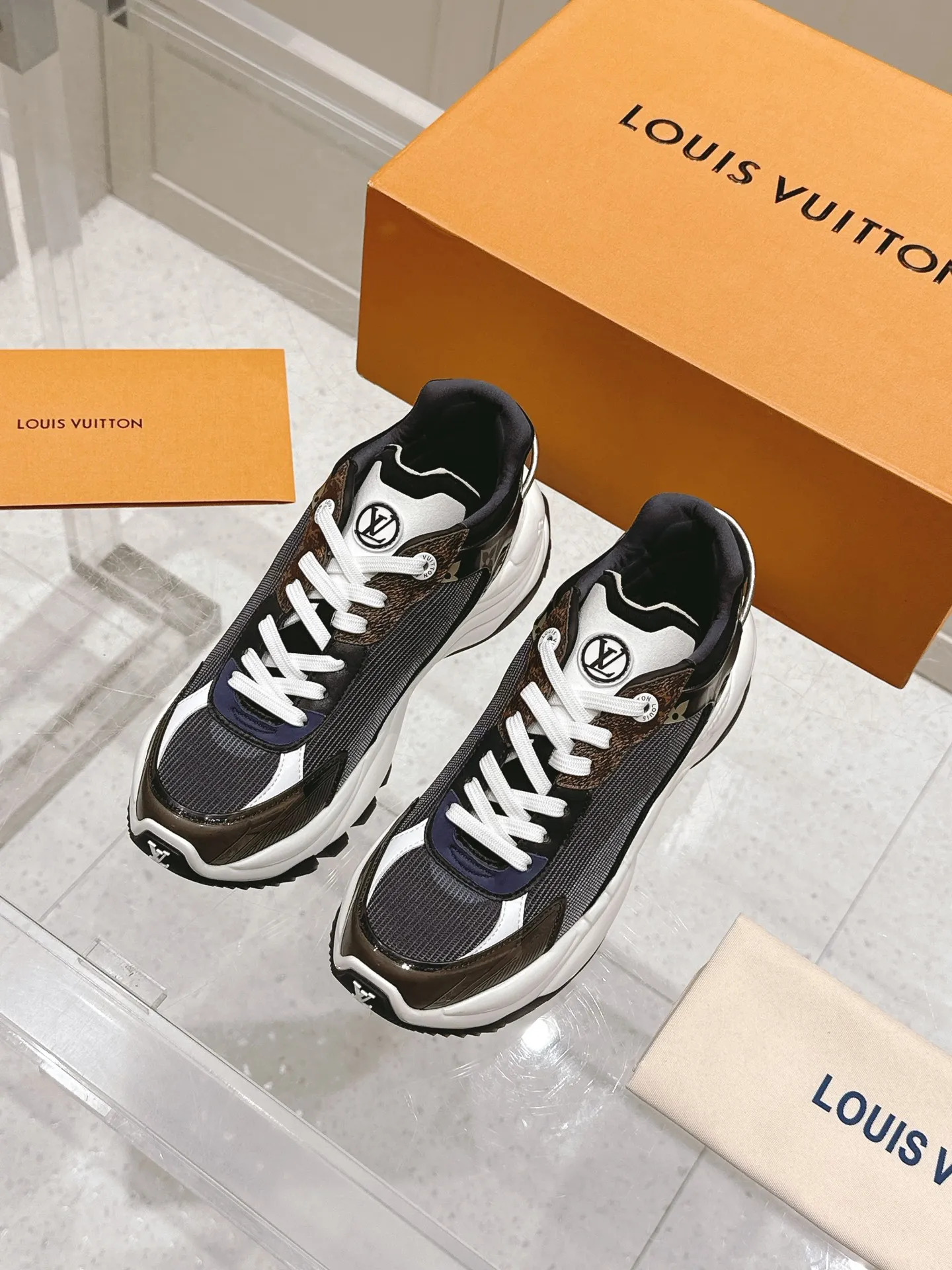 LOUIS VUITTON RUN 55 ブラック花卉 - 画像 (3)