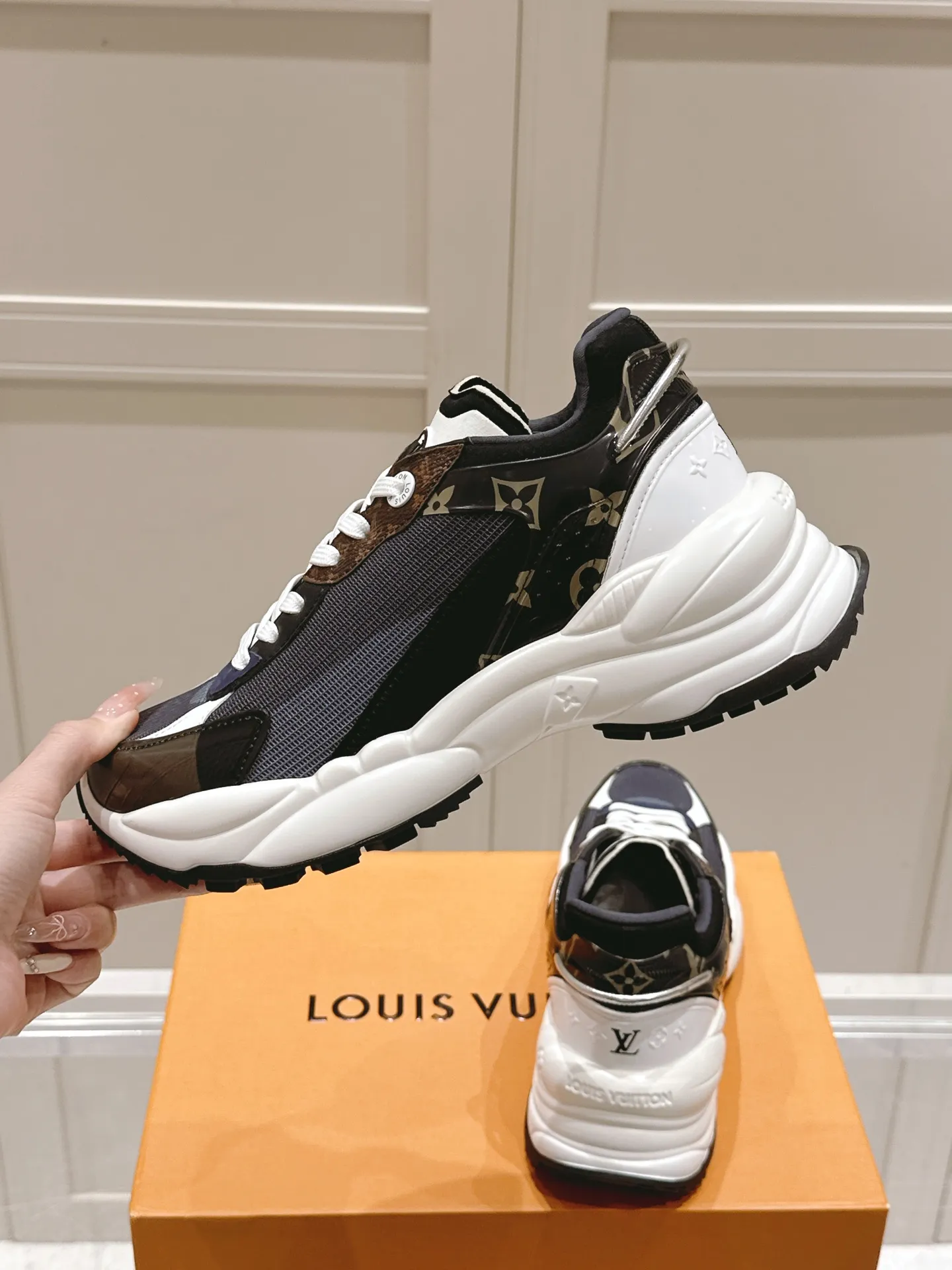 LOUIS VUITTON RUN 55 ブラック花卉