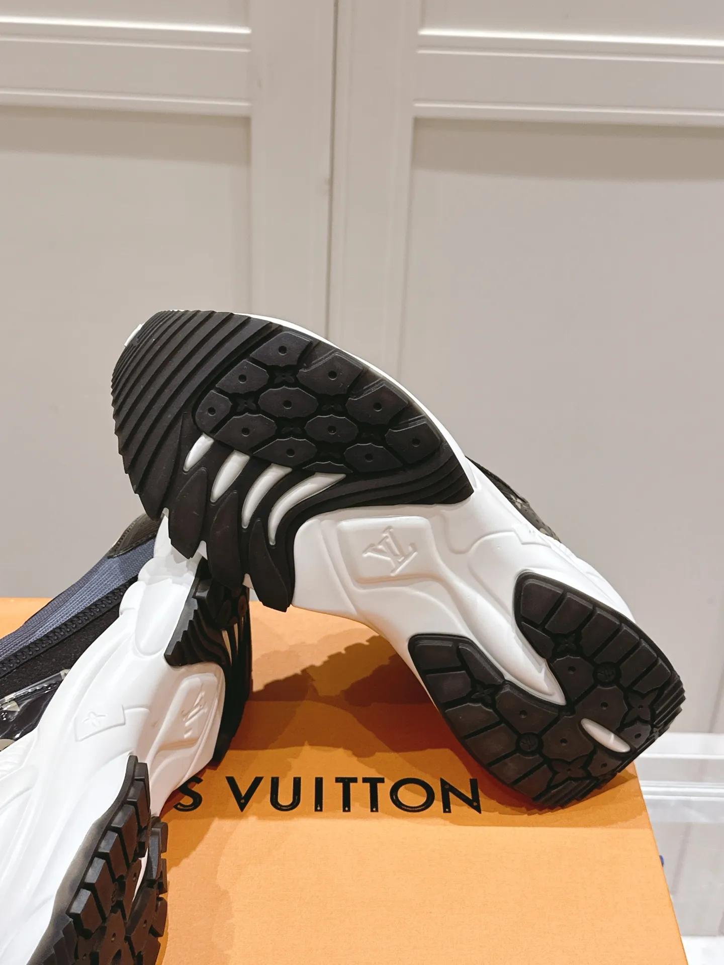 LOUIS VUITTON RUN 55 ブラック花卉 - 画像 (10)