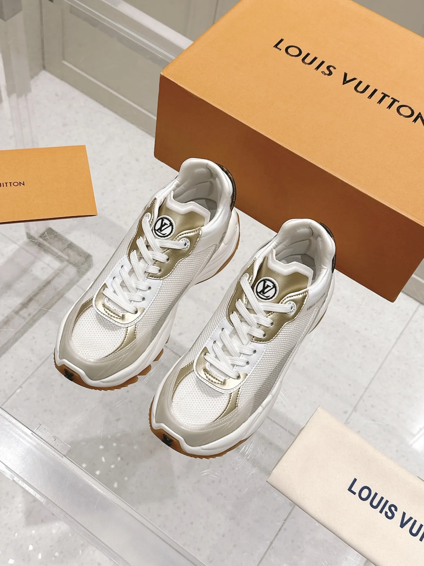 LOUIS VUITTON RUN 55 ホワイト スニーカー - 画像 (3)