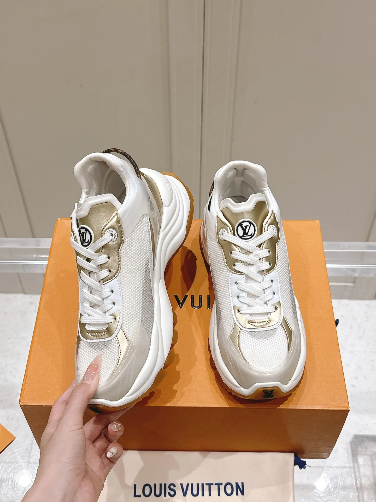 LOUIS VUITTON RUN 55 ホワイト スニーカー - 画像 (5)