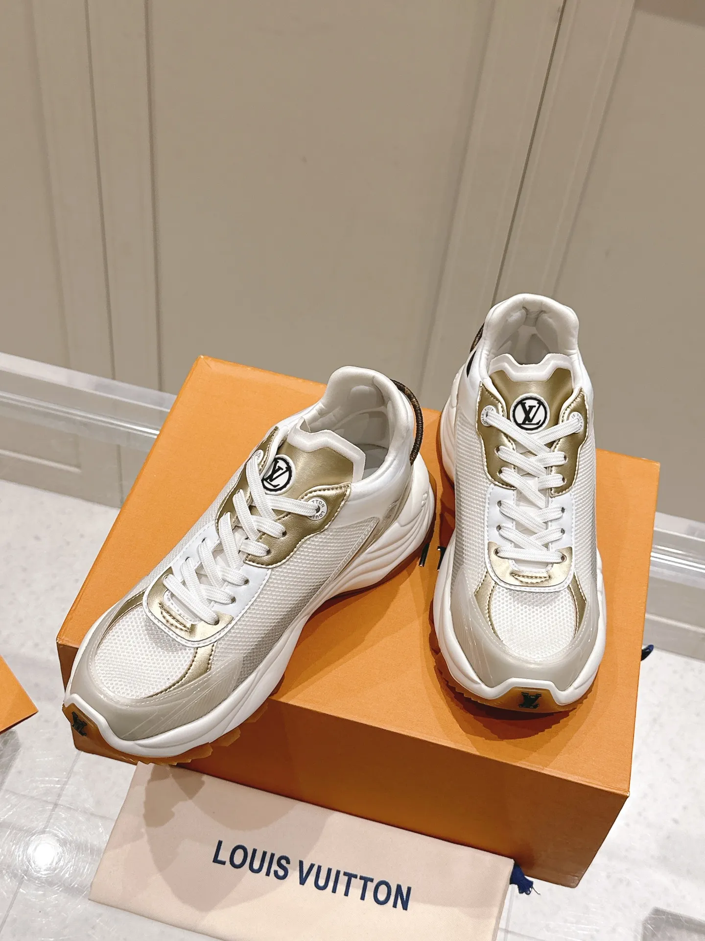 LOUIS VUITTON RUN 55 ホワイト スニーカー - 画像 (6)