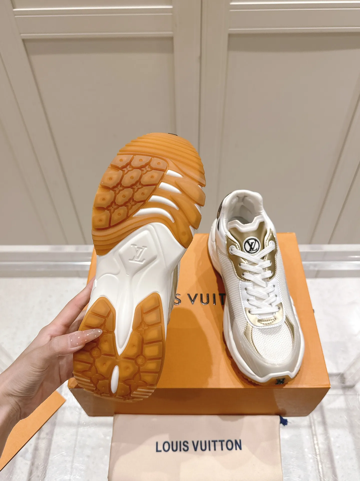 LOUIS VUITTON RUN 55 ホワイト スニーカー - 画像 (10)