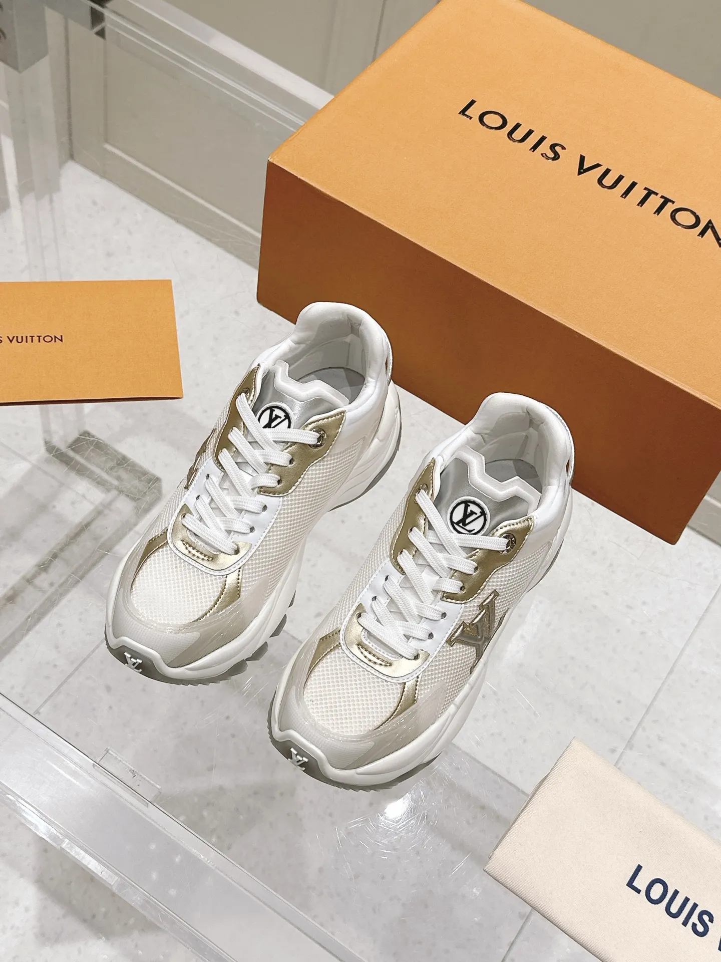 LOUIS VUITTON RUN 55 ホワイトスニーカー - 画像 (3)