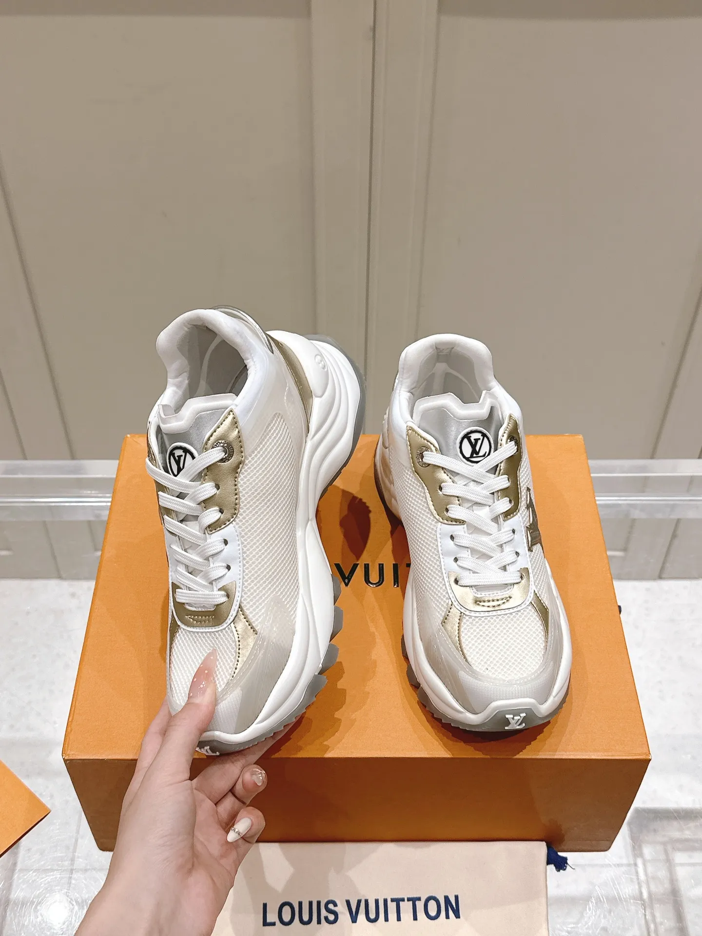 LOUIS VUITTON RUN 55 ホワイトスニーカー - 画像 (5)