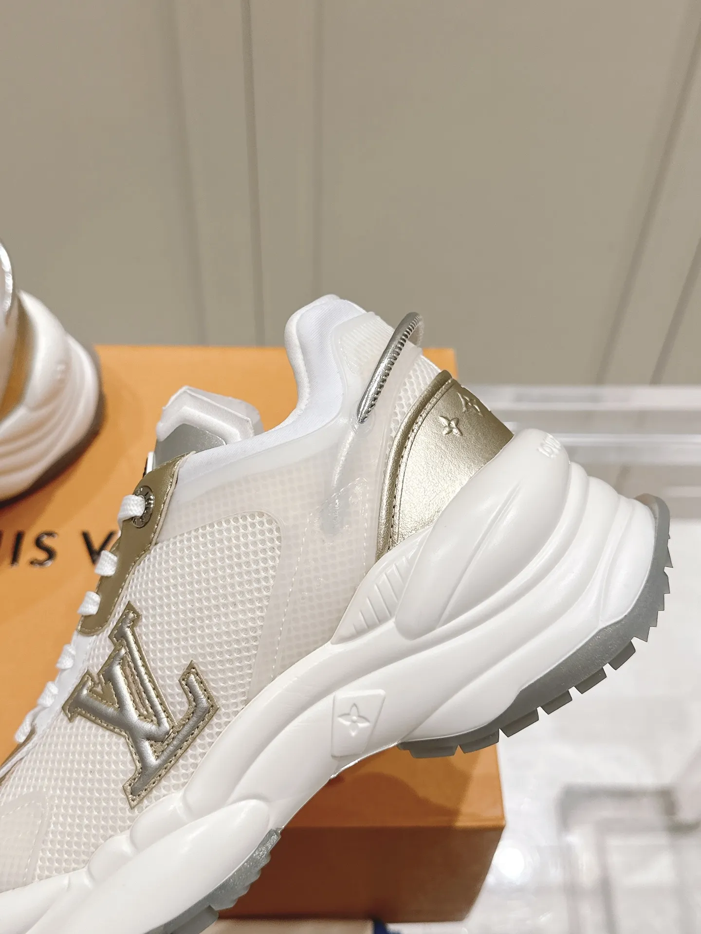 LOUIS VUITTON RUN 55 ホワイトスニーカー - 画像 (9)