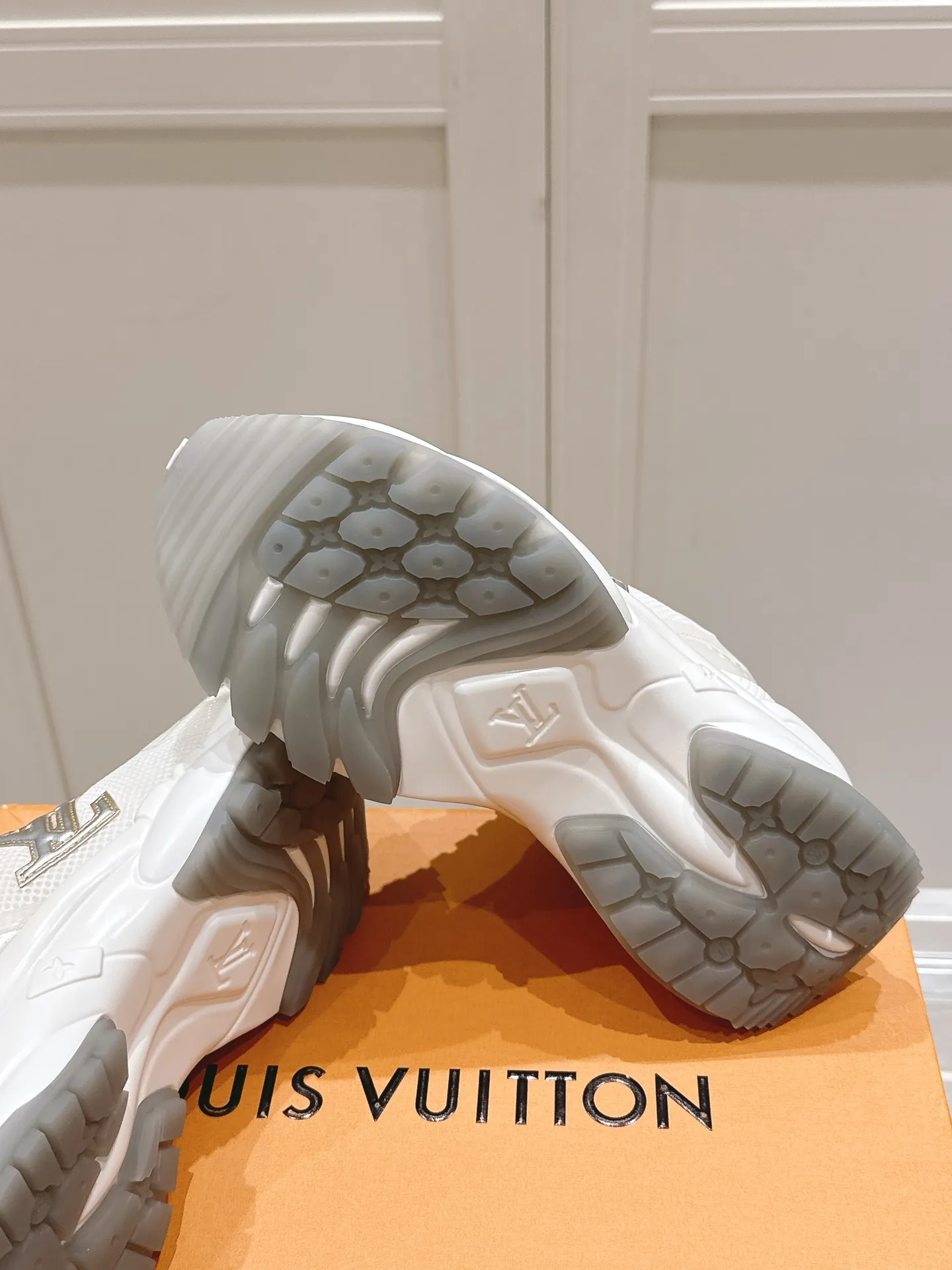 LOUIS VUITTON RUN 55 ホワイトスニーカー - 画像 (10)