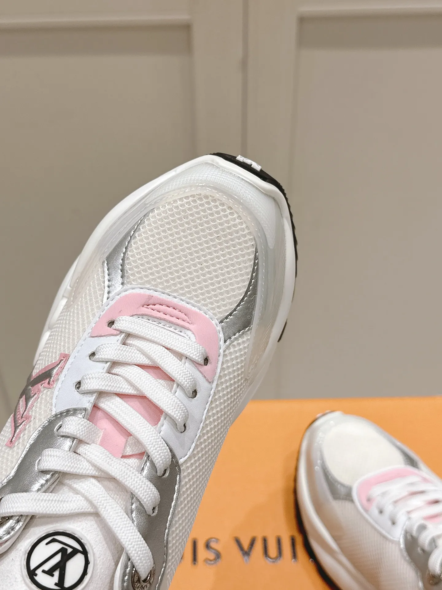 LOUIS VUITTON RUN55 ピンク スニーカー - 画像 (7)