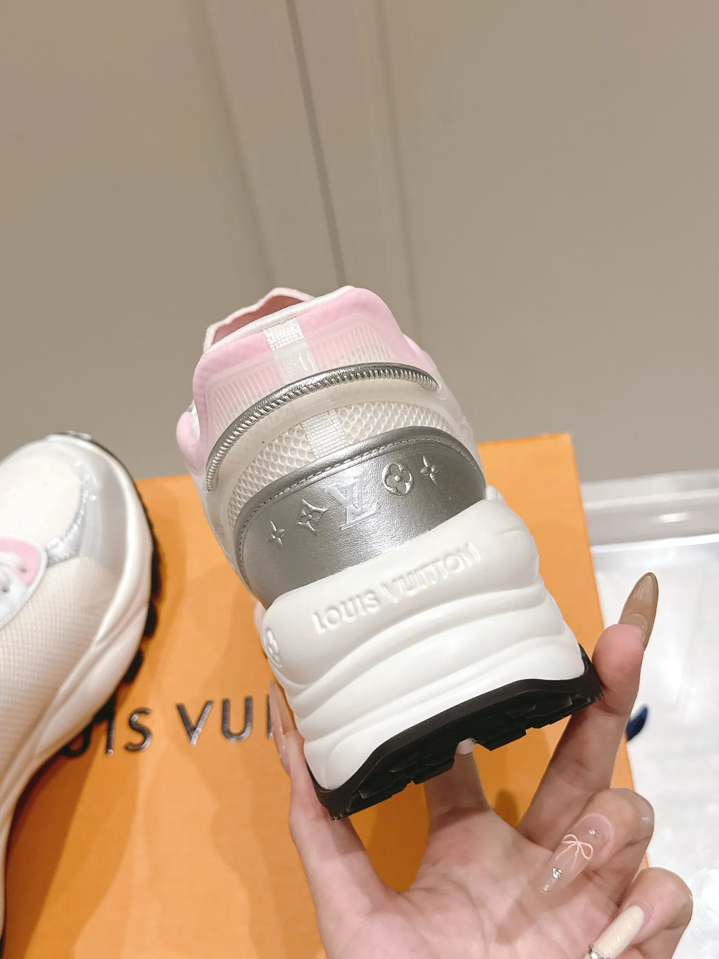 LOUIS VUITTON RUN55 ピンク スニーカー - 画像 (8)