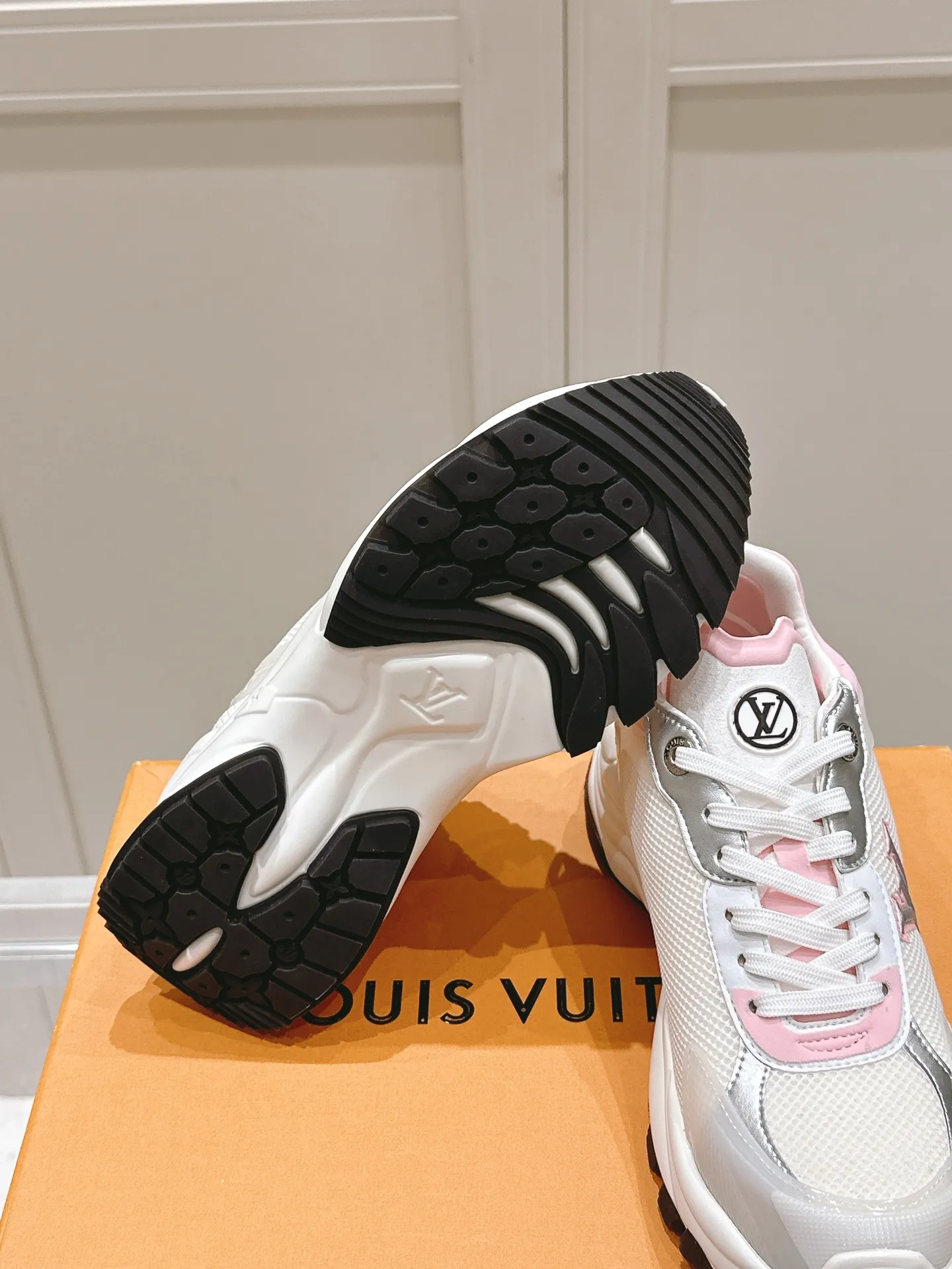 LOUIS VUITTON RUN55 ピンク スニーカー - 画像 (10)
