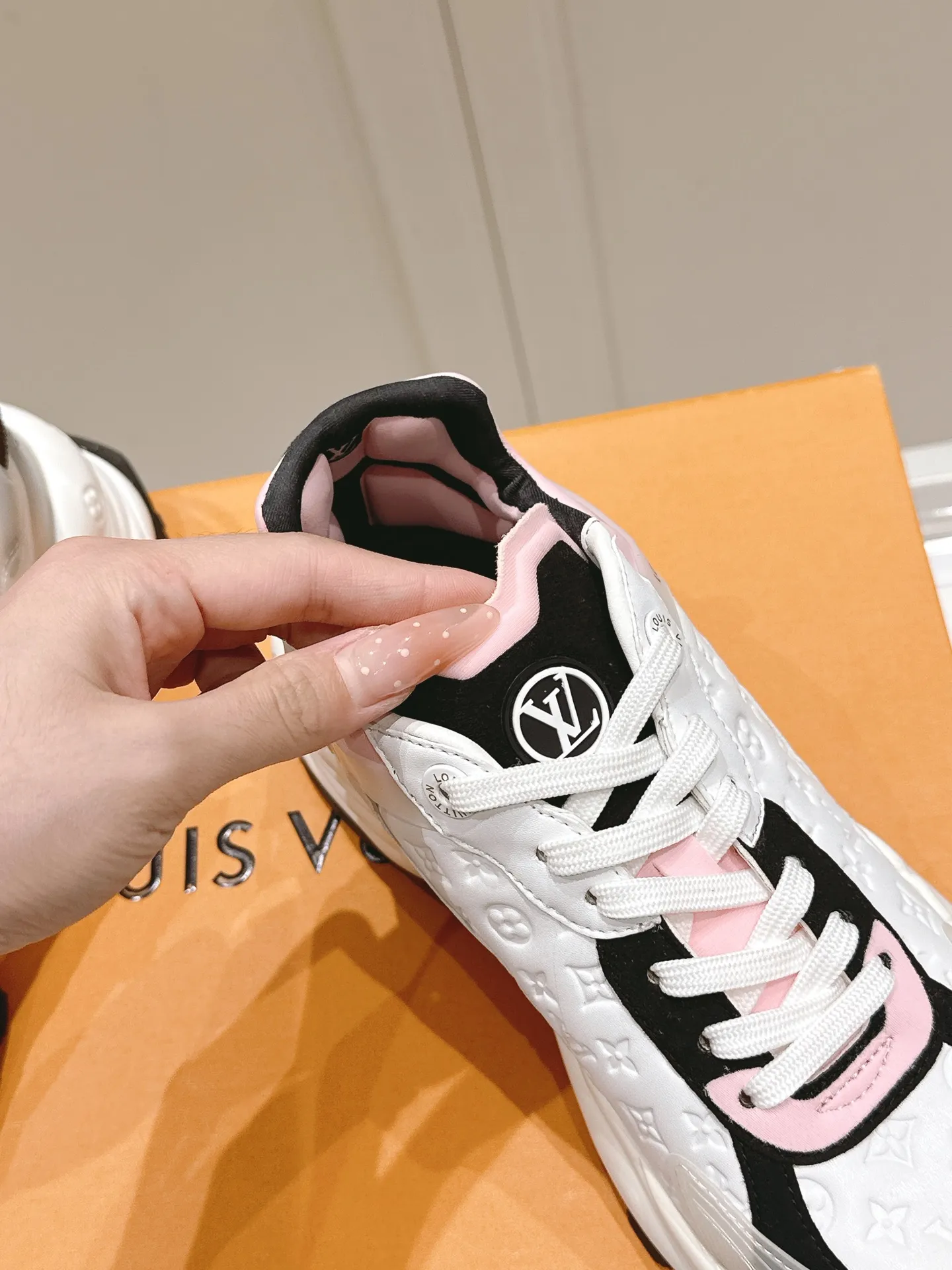 LOUIS VUITTON RUN 55 ピンクスニーカー - 画像 (9)