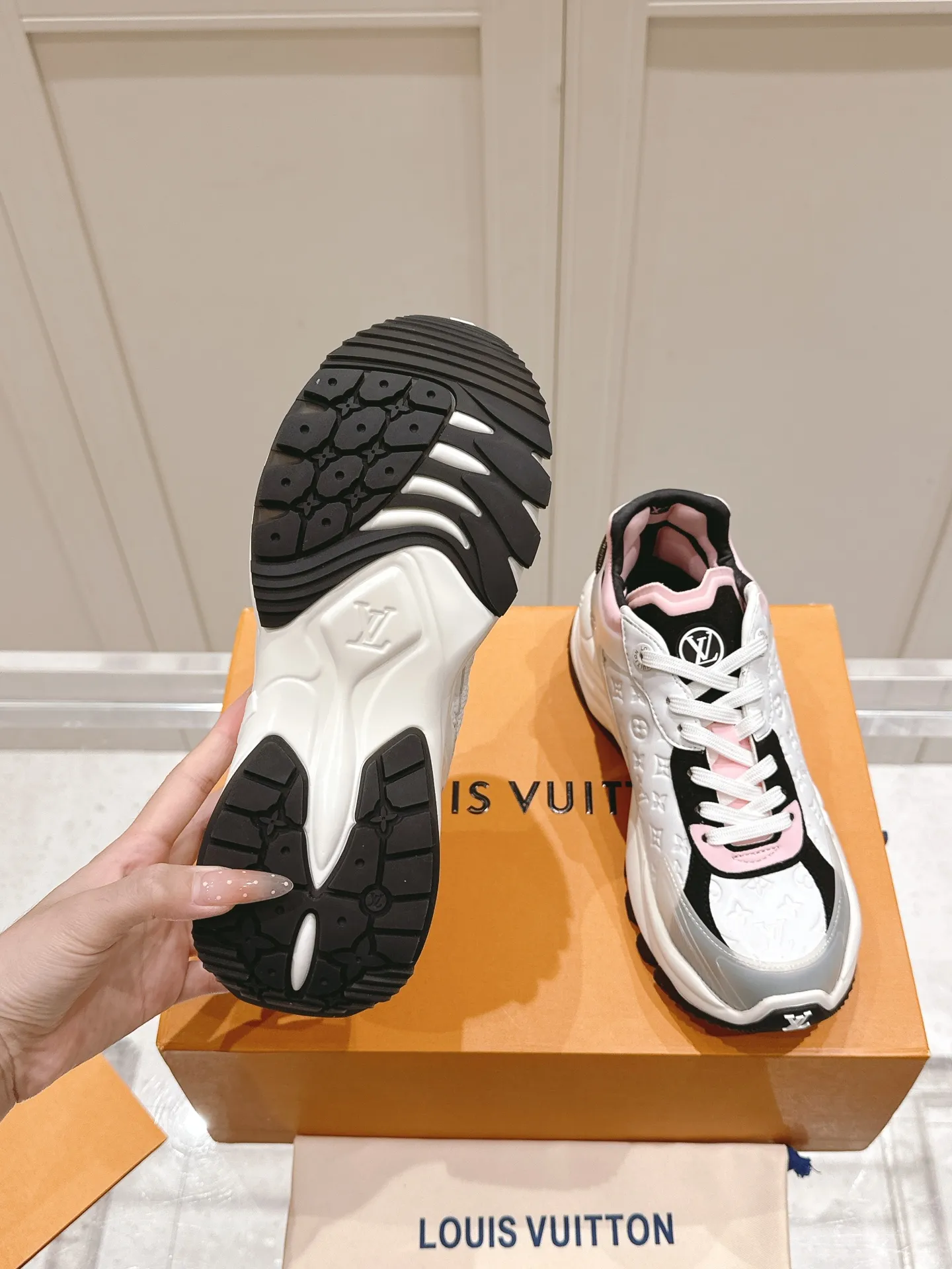 LOUIS VUITTON RUN 55 ピンクスニーカー - 画像 (10)