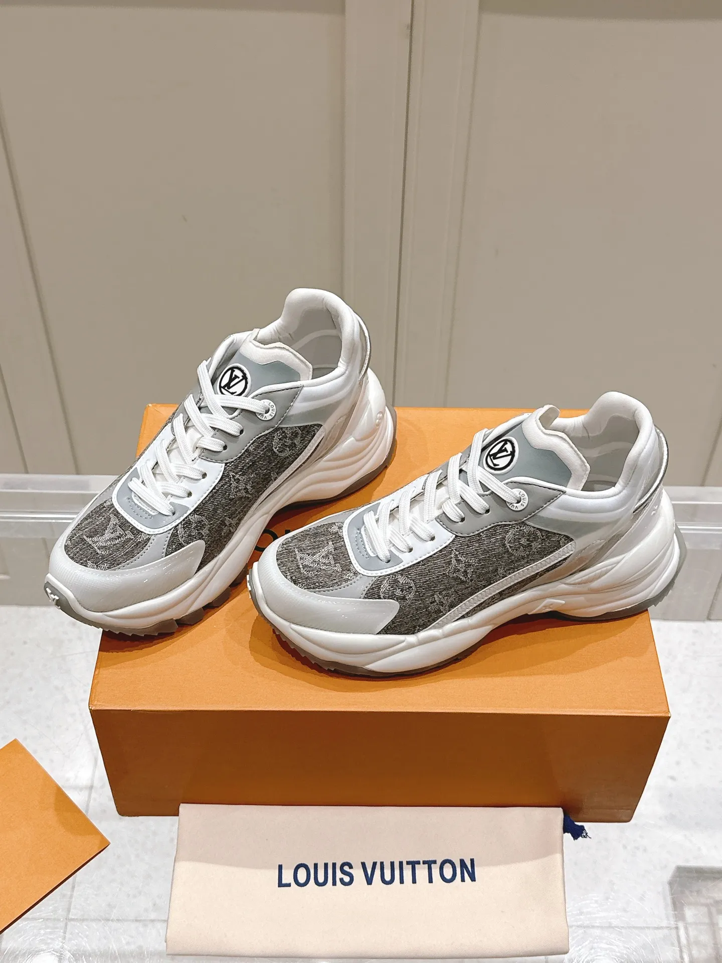 LV RUN 55 スニーカー 白 - 画像 (4)