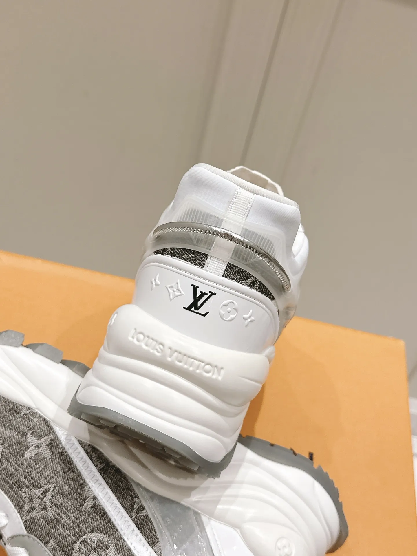 LV RUN 55 スニーカー 白 - 画像 (8)