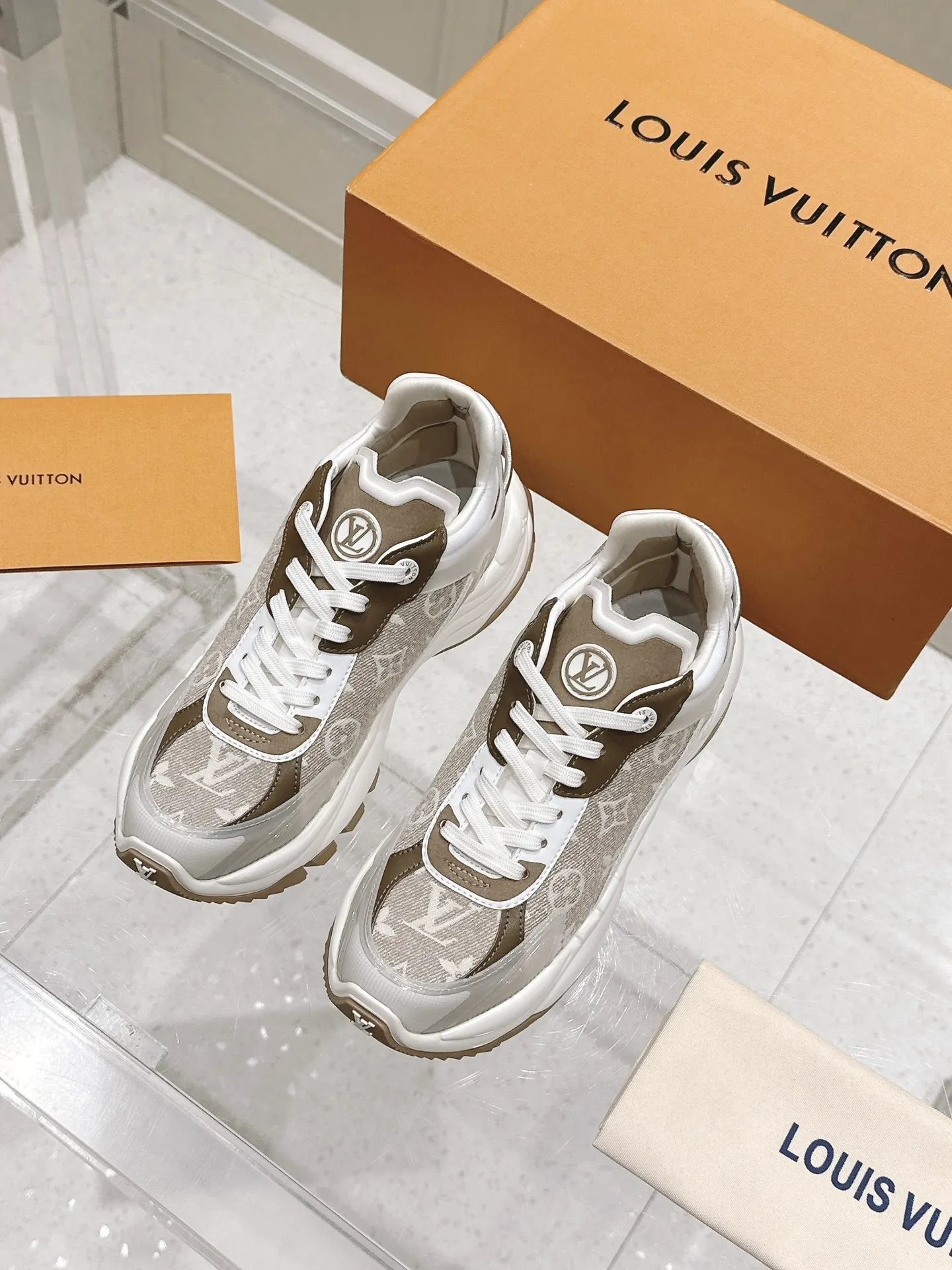 LOUIS VUITTON RUN 55 ベージュ スニーカー - 画像 (3)