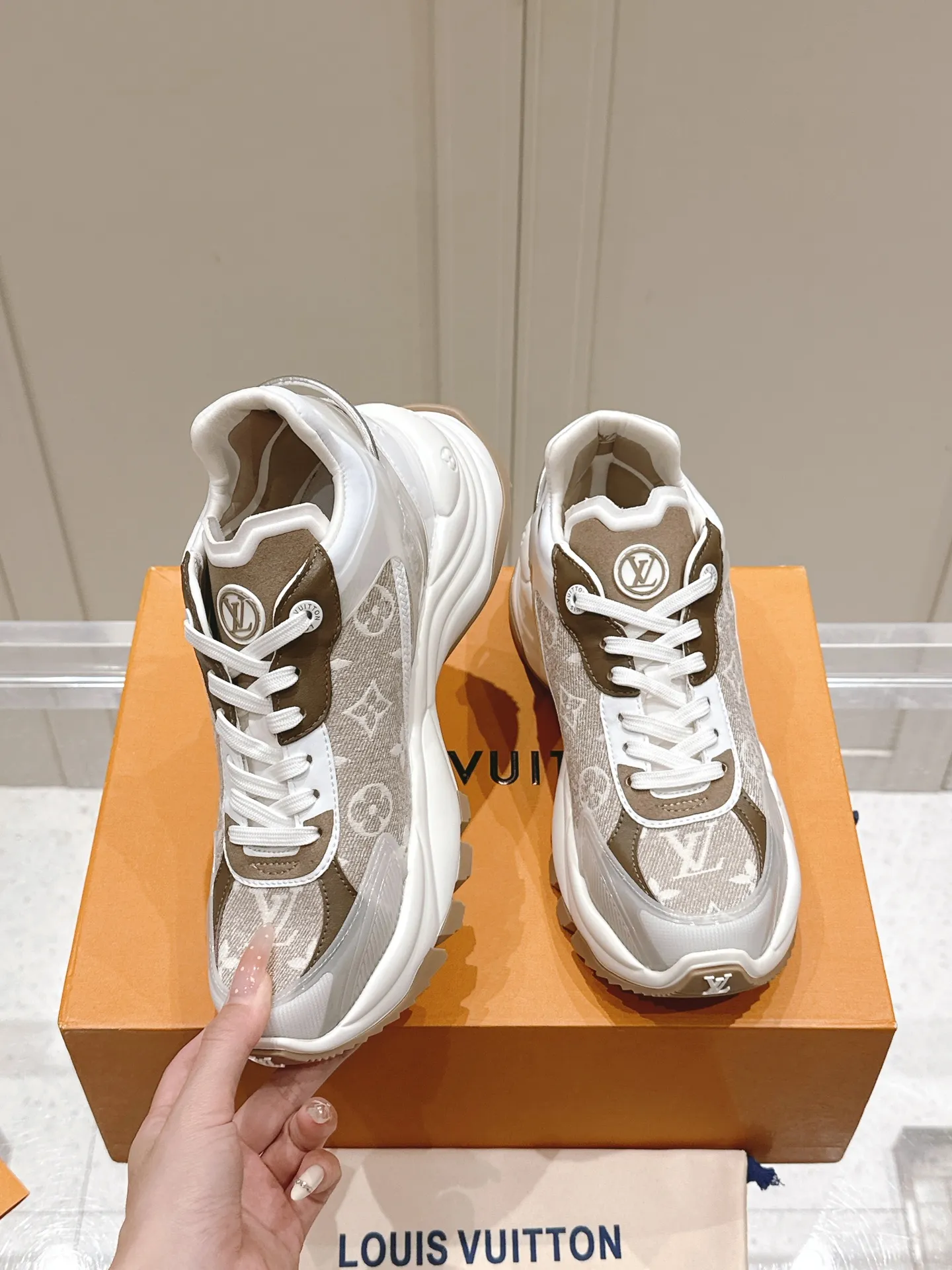 LOUIS VUITTON RUN 55 ベージュ スニーカー - 画像 (5)