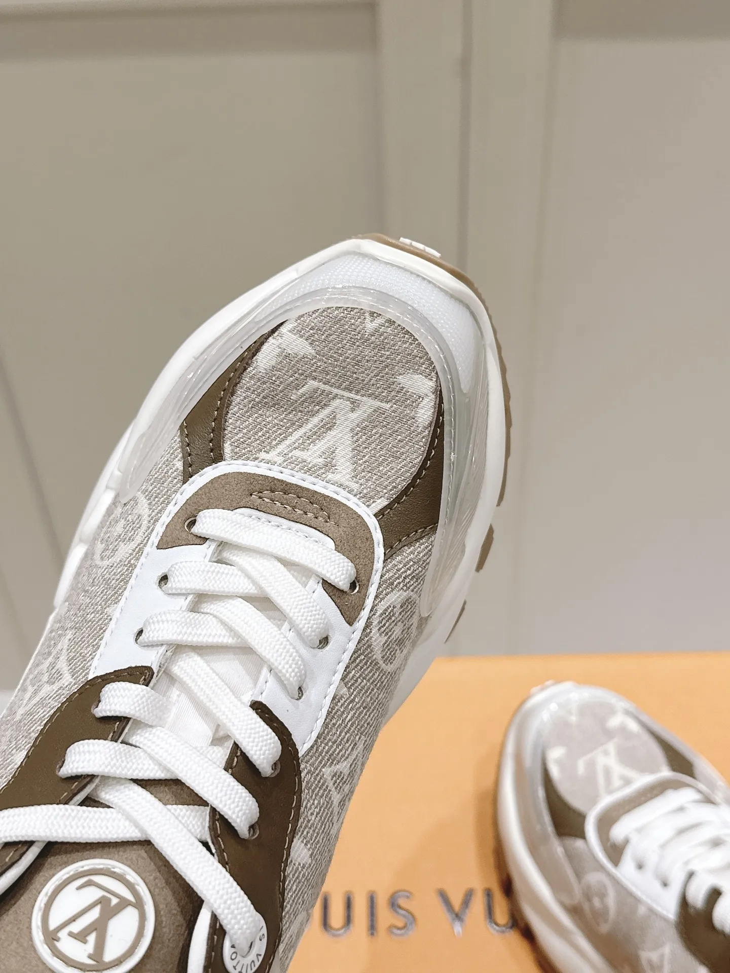 LOUIS VUITTON RUN 55 ベージュ スニーカー - 画像 (7)