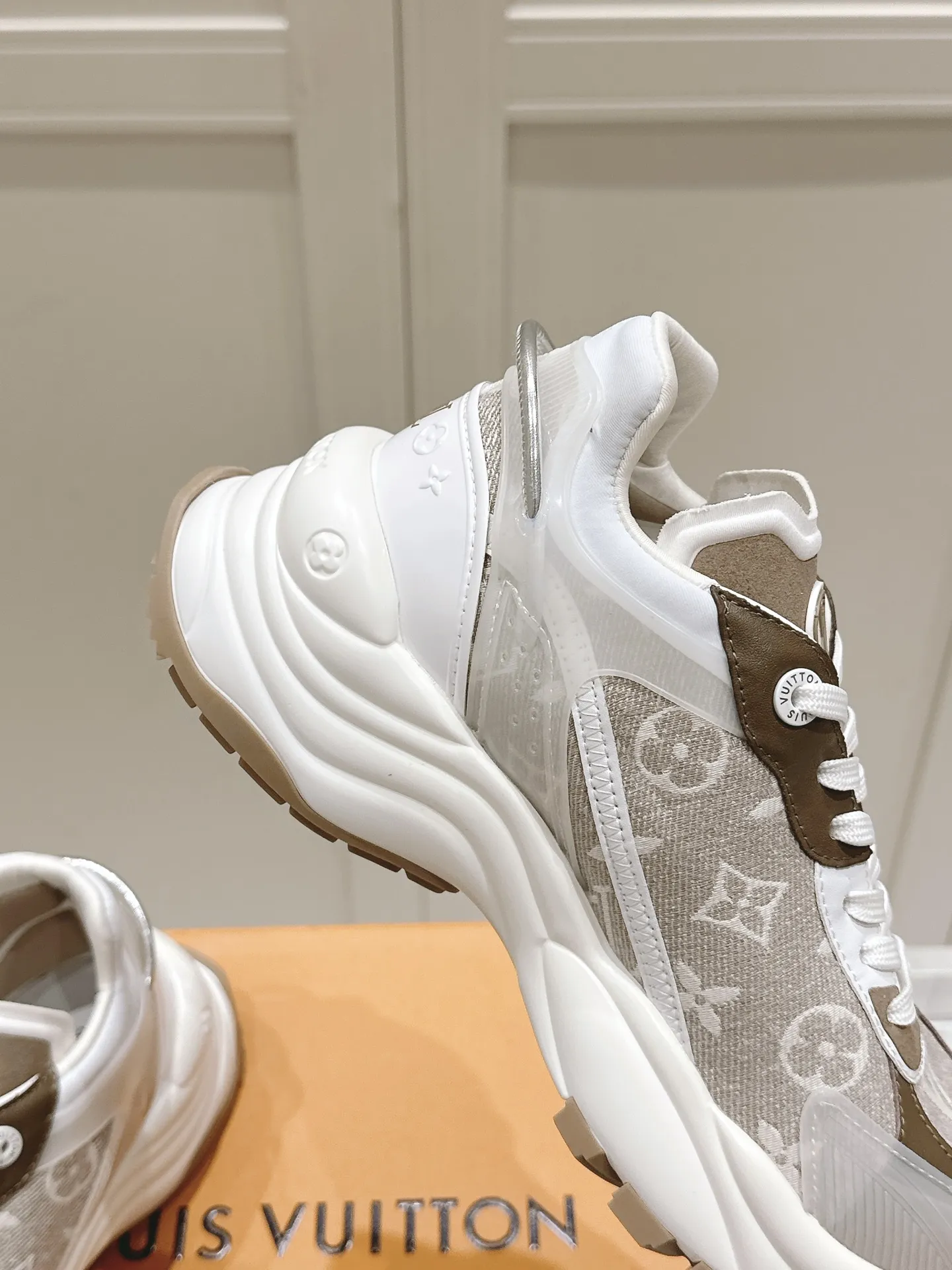 LOUIS VUITTON RUN 55 ベージュ スニーカー - 画像 (9)