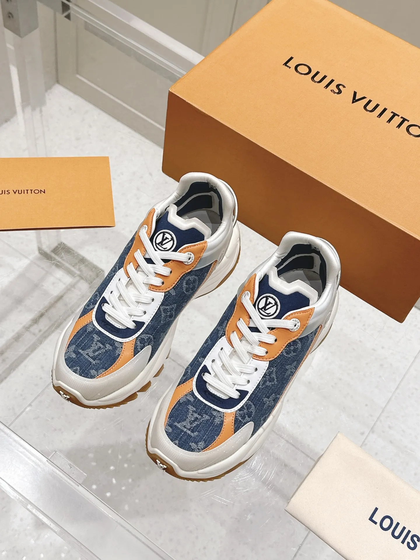 LV RUN 55 ブルー花柄スニーカー - 画像 (3)