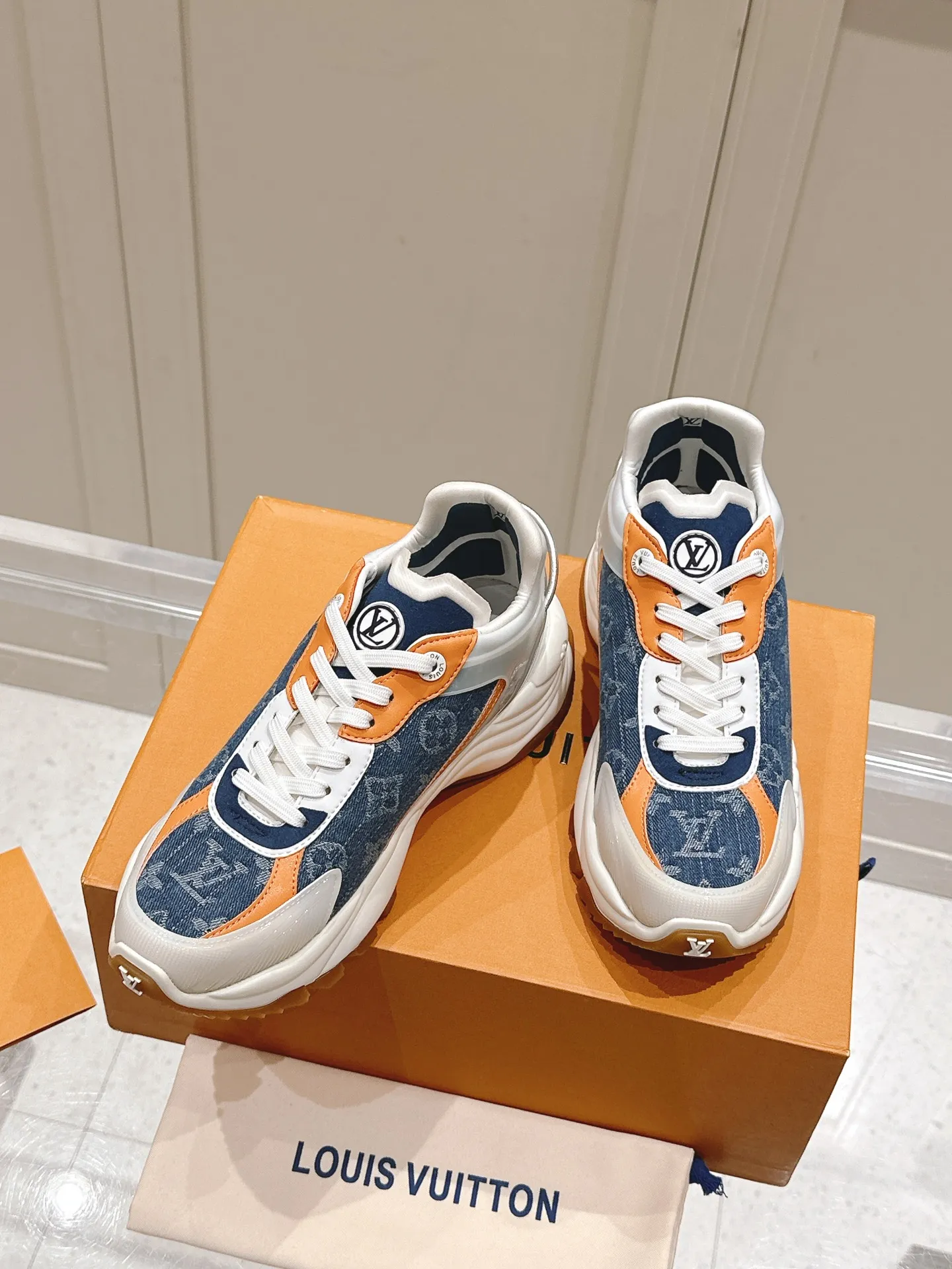 LV RUN 55 ブルー花柄スニーカー - 画像 (6)