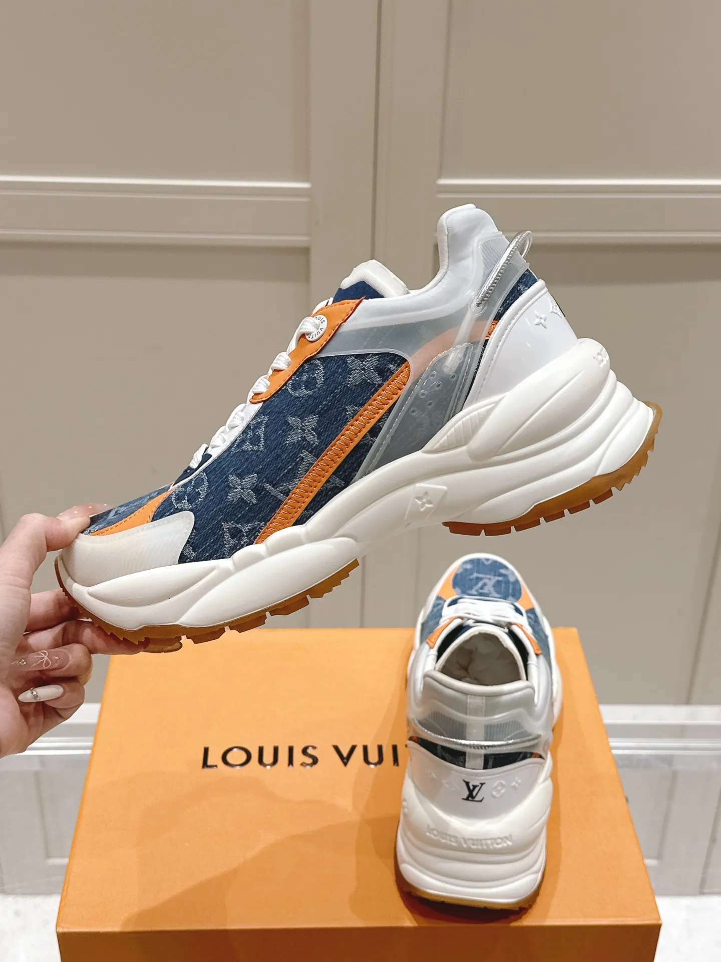 LV RUN 55 ブルー花柄スニーカー