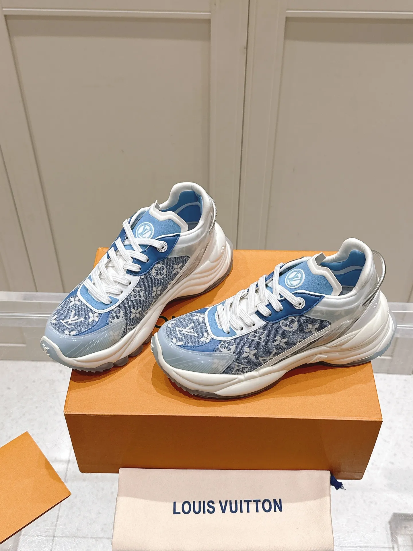 LOUIS VUITTON RUN 55 ブルー スニーカー - 画像 (4)