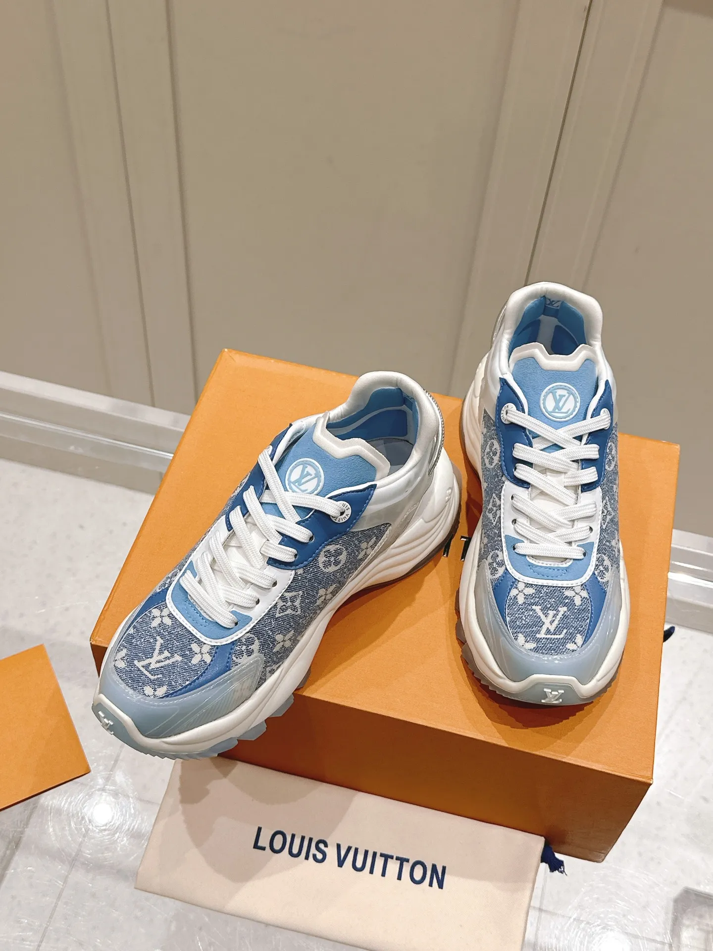 LOUIS VUITTON RUN 55 ブルー スニーカー - 画像 (6)