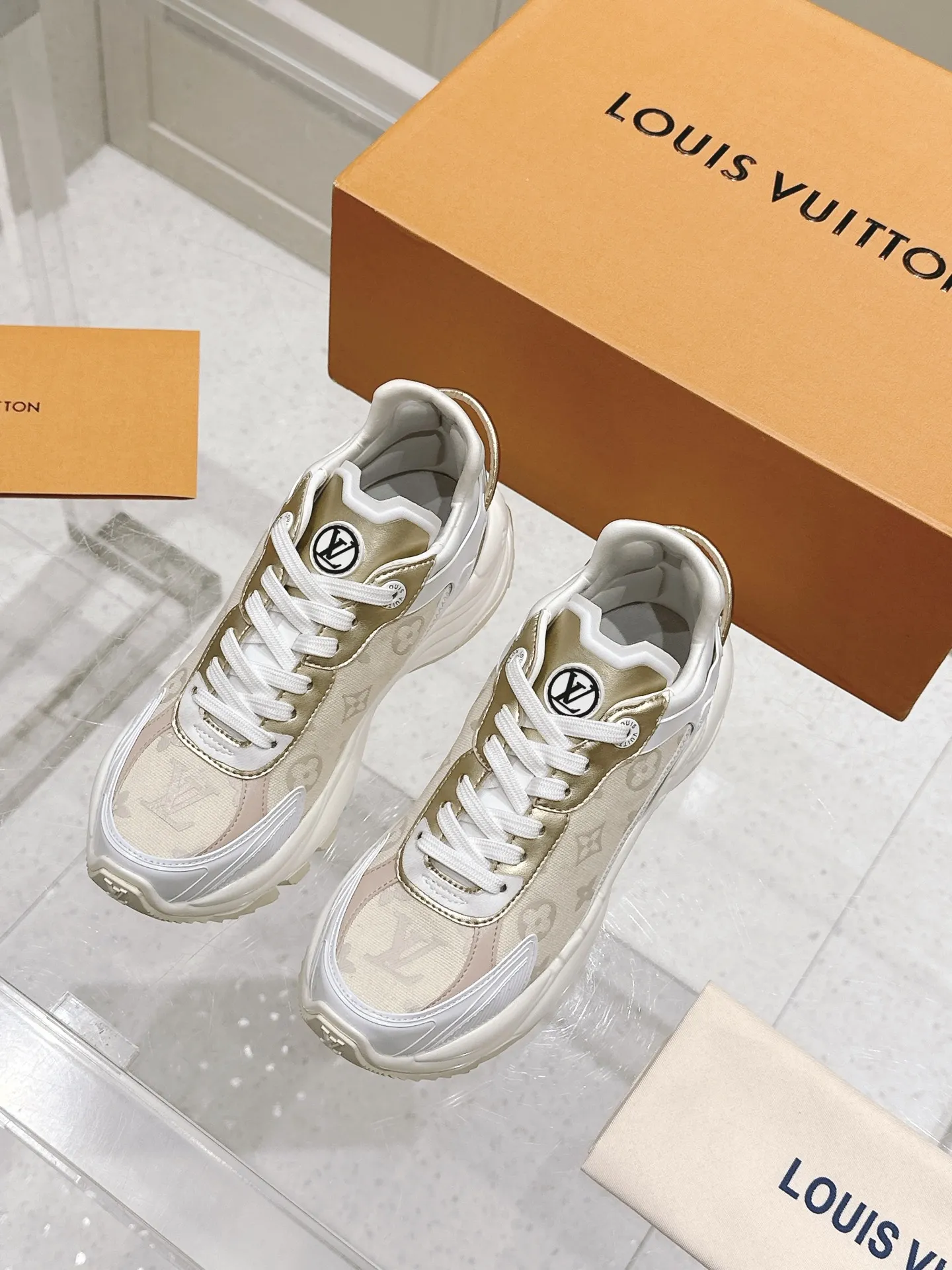 LOUIS VUITTON RUN 55 ホワイト スニーカー - 画像 (3)