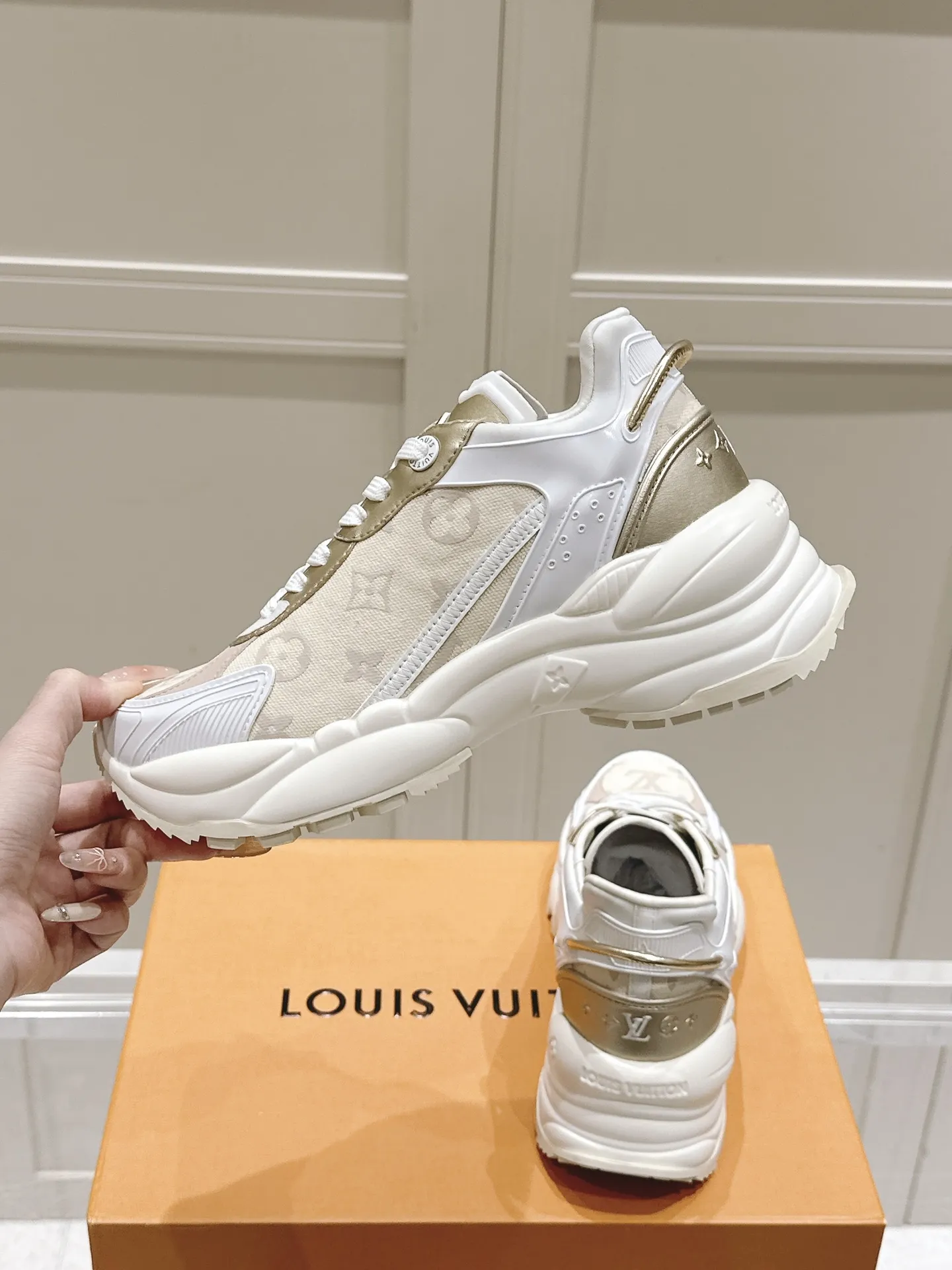 LOUIS VUITTON RUN 55 ホワイト スニーカー