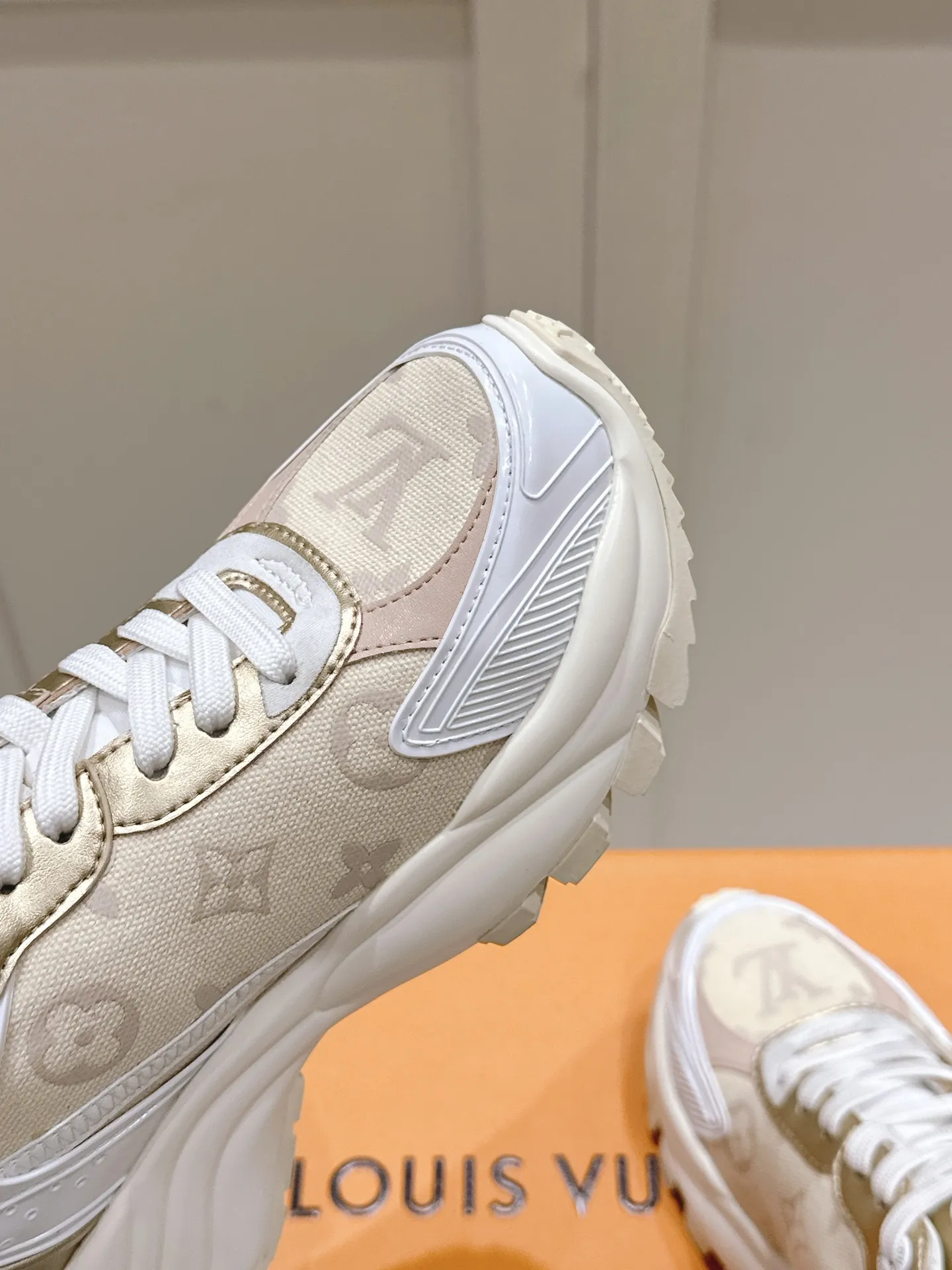 LOUIS VUITTON RUN 55 ホワイト スニーカー - 画像 (7)