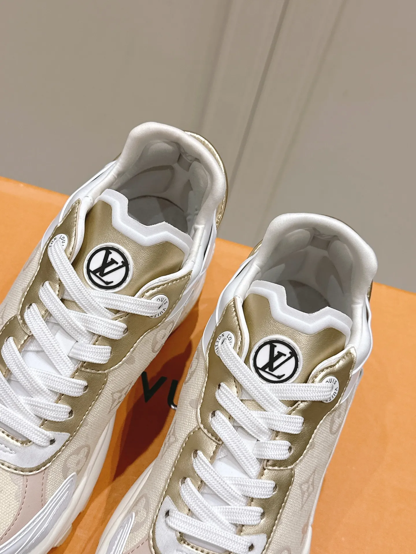 LOUIS VUITTON RUN 55 ホワイト スニーカー - 画像 (8)