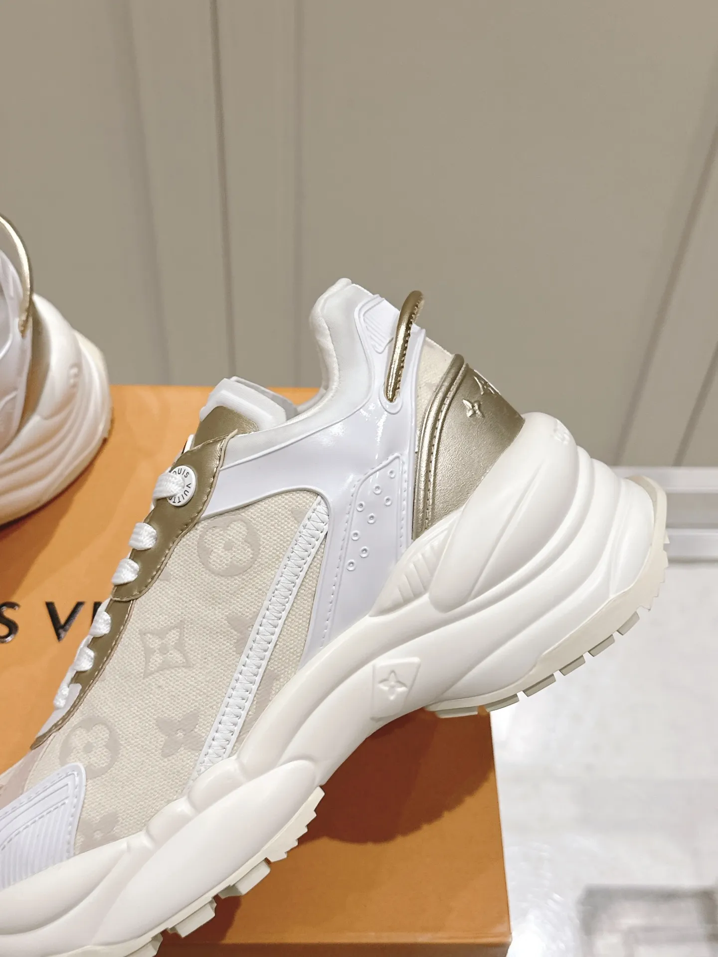 LOUIS VUITTON RUN 55 ホワイト スニーカー - 画像 (9)