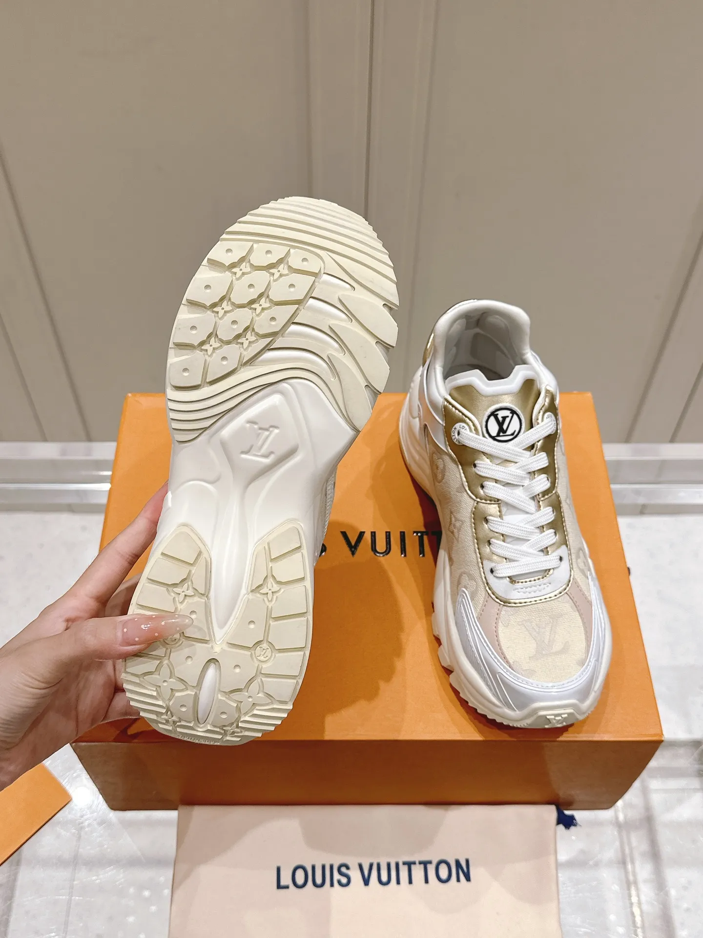LOUIS VUITTON RUN 55 ホワイト スニーカー - 画像 (10)