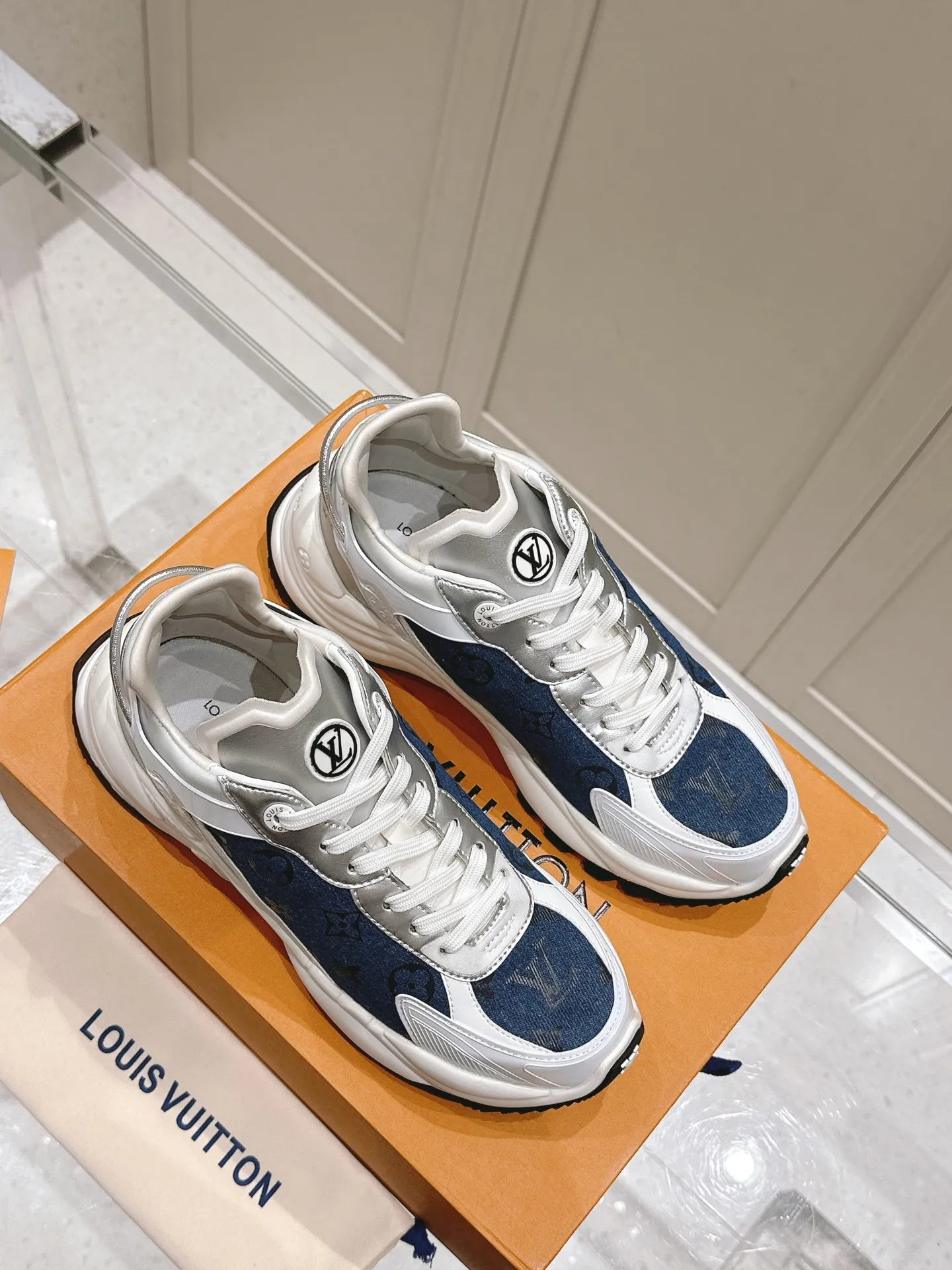 LOUIS VUITTON RUN 55 ブルースニーカー - 画像 (4)