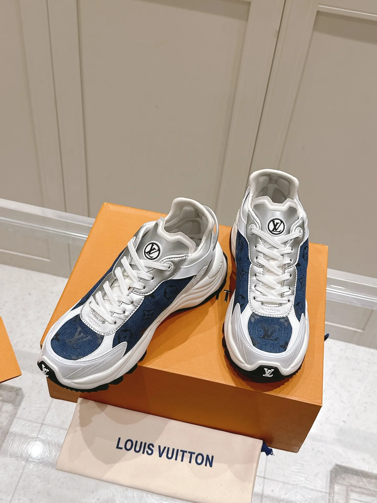 LOUIS VUITTON RUN 55 ブルースニーカー - 画像 (5)