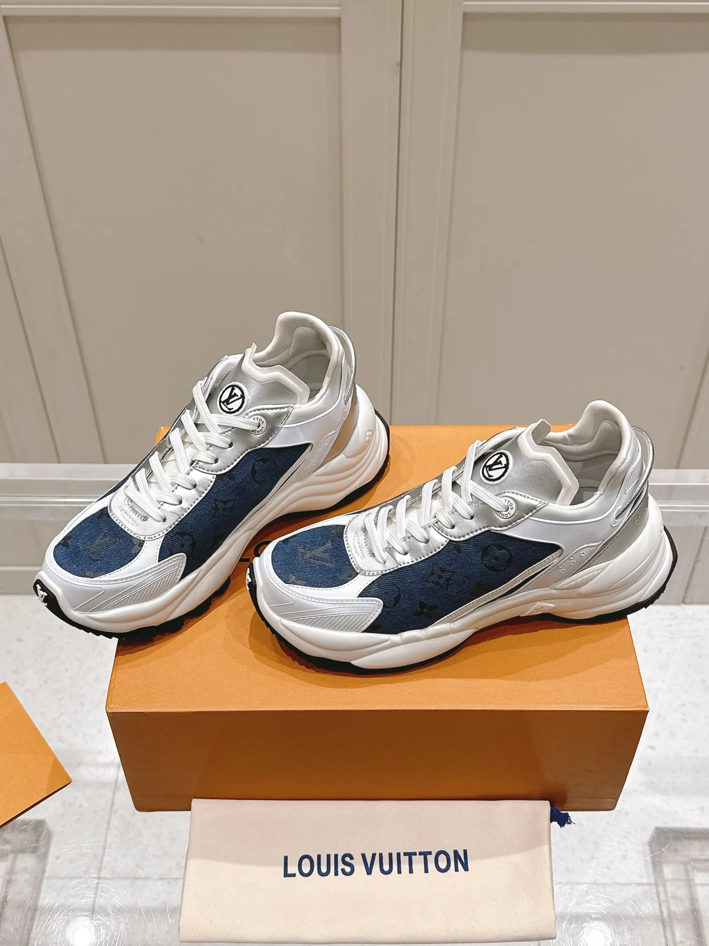 LOUIS VUITTON RUN 55 ブルースニーカー - 画像 (6)