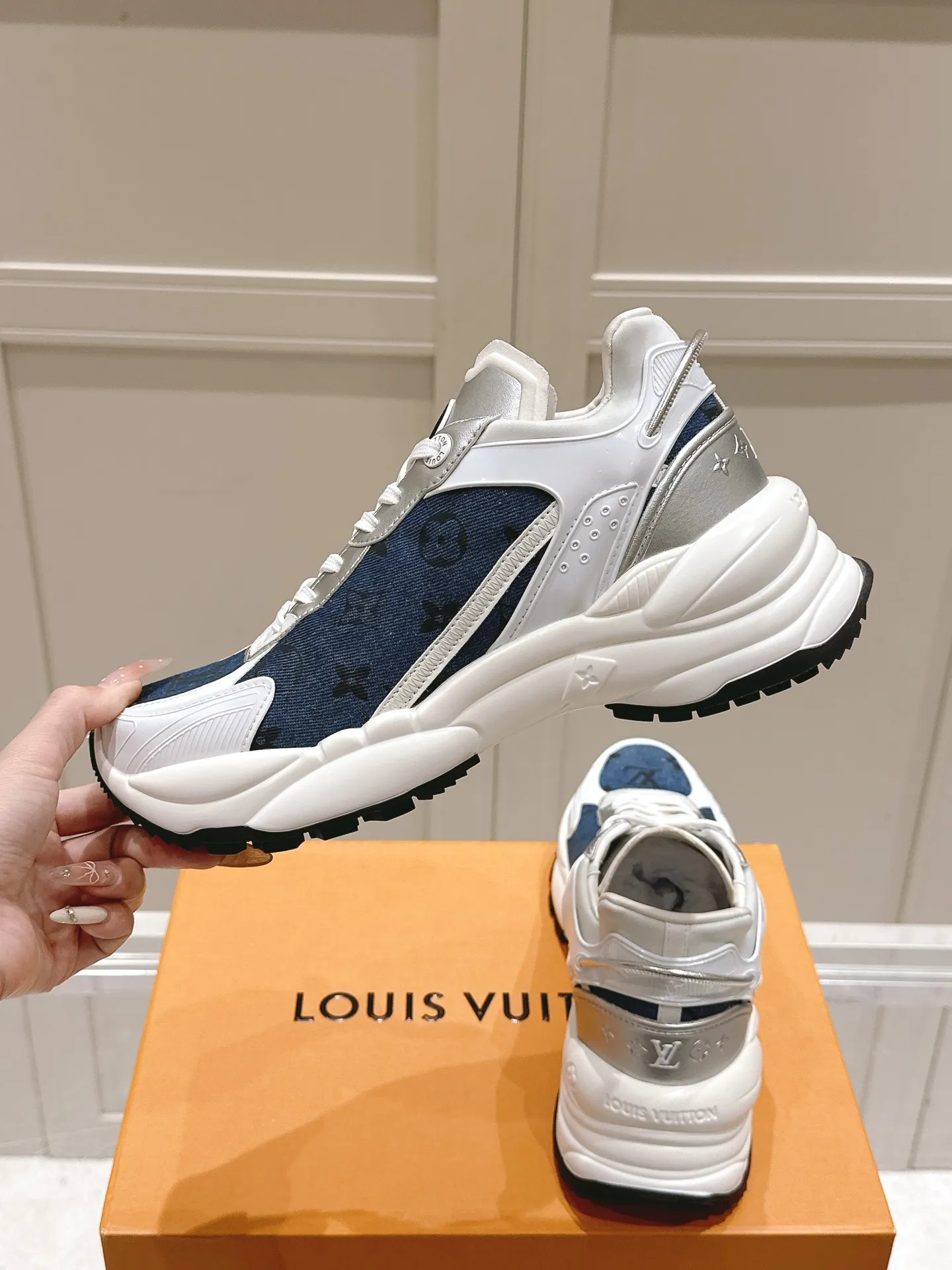 LOUIS VUITTON RUN 55 ブルースニーカー