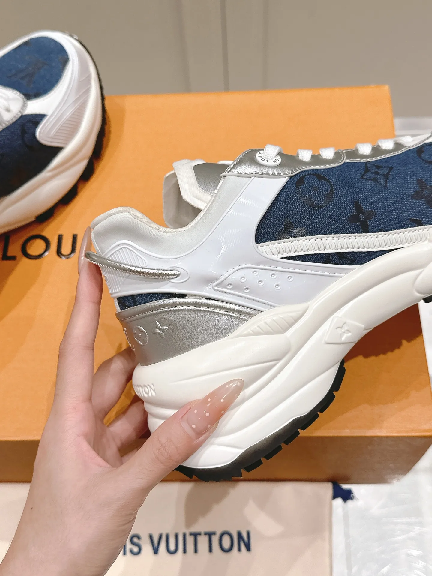 LOUIS VUITTON RUN 55 ブルースニーカー - 画像 (9)