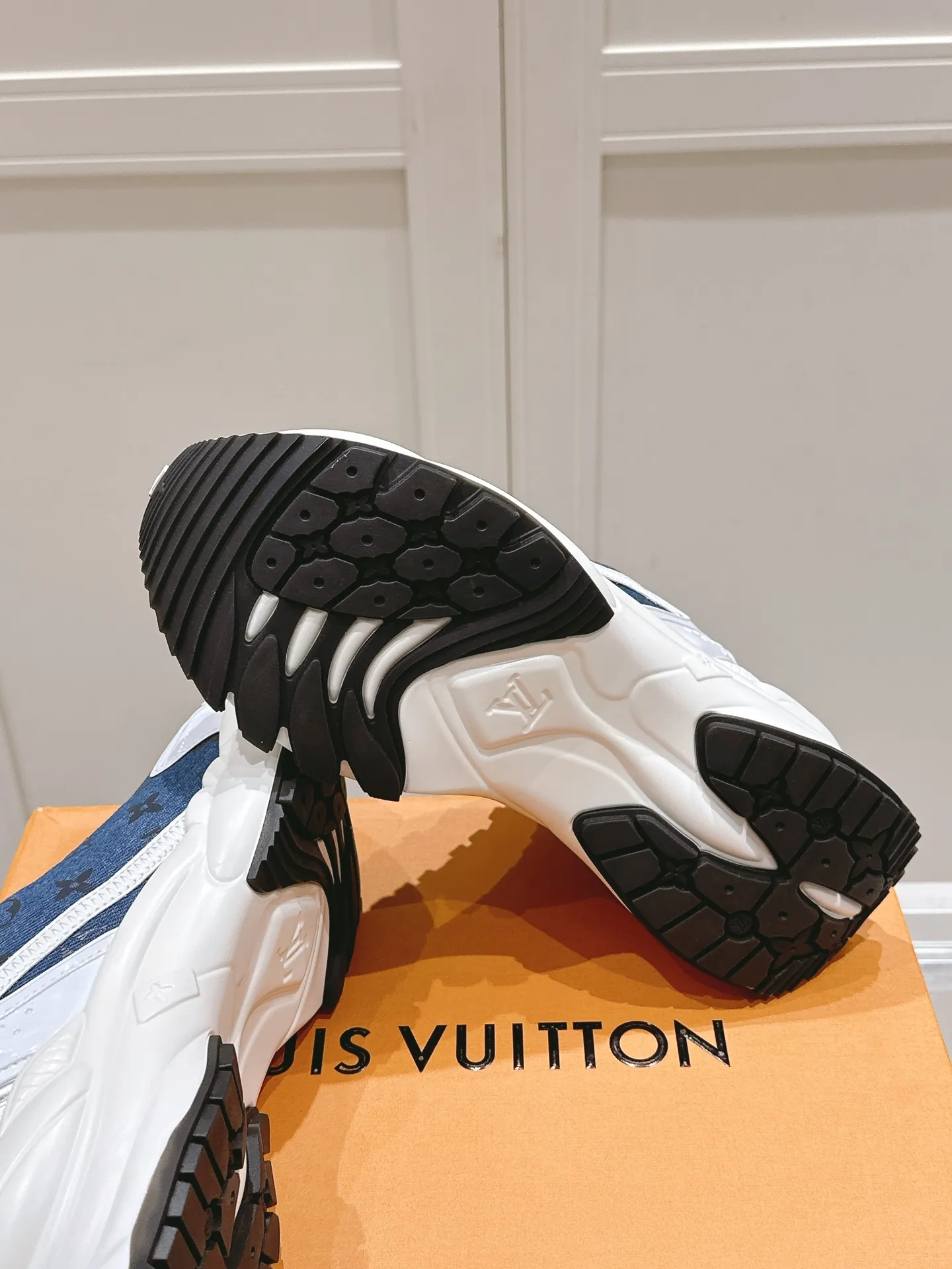 LOUIS VUITTON RUN 55 ブルースニーカー - 画像 (10)