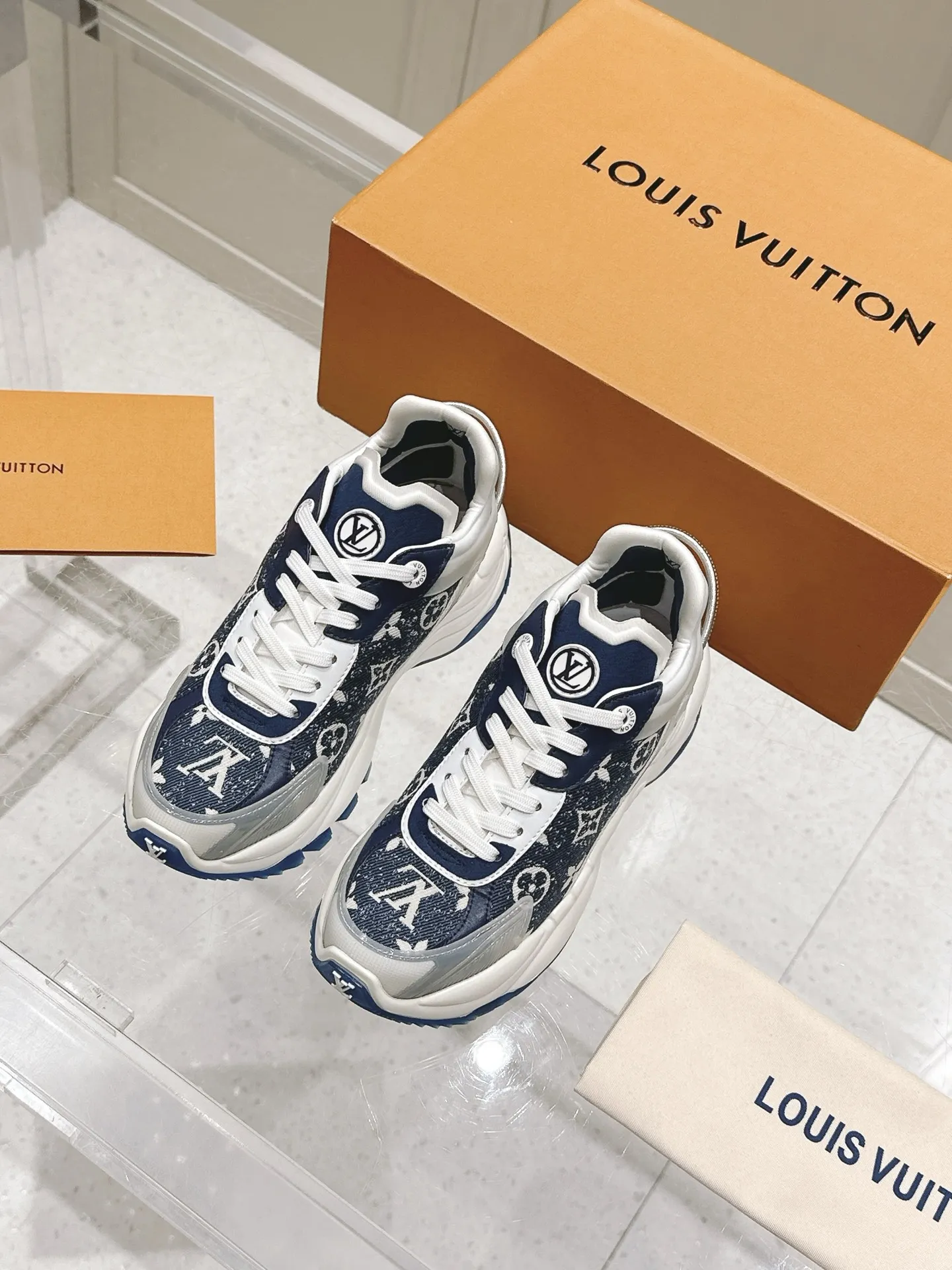 LOUIS VUITTON RUN55 ブルー スニーカー - 画像 (3)