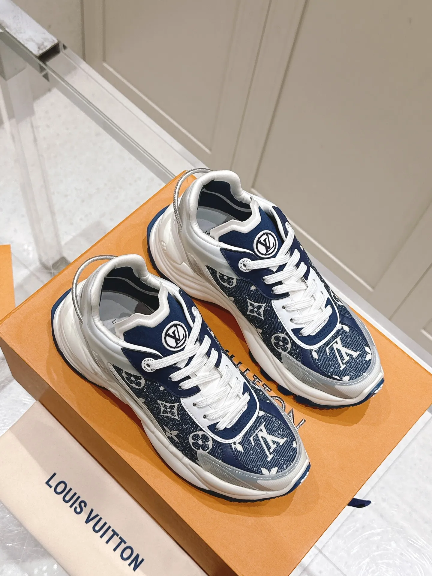 LOUIS VUITTON RUN55 ブルー スニーカー - 画像 (4)